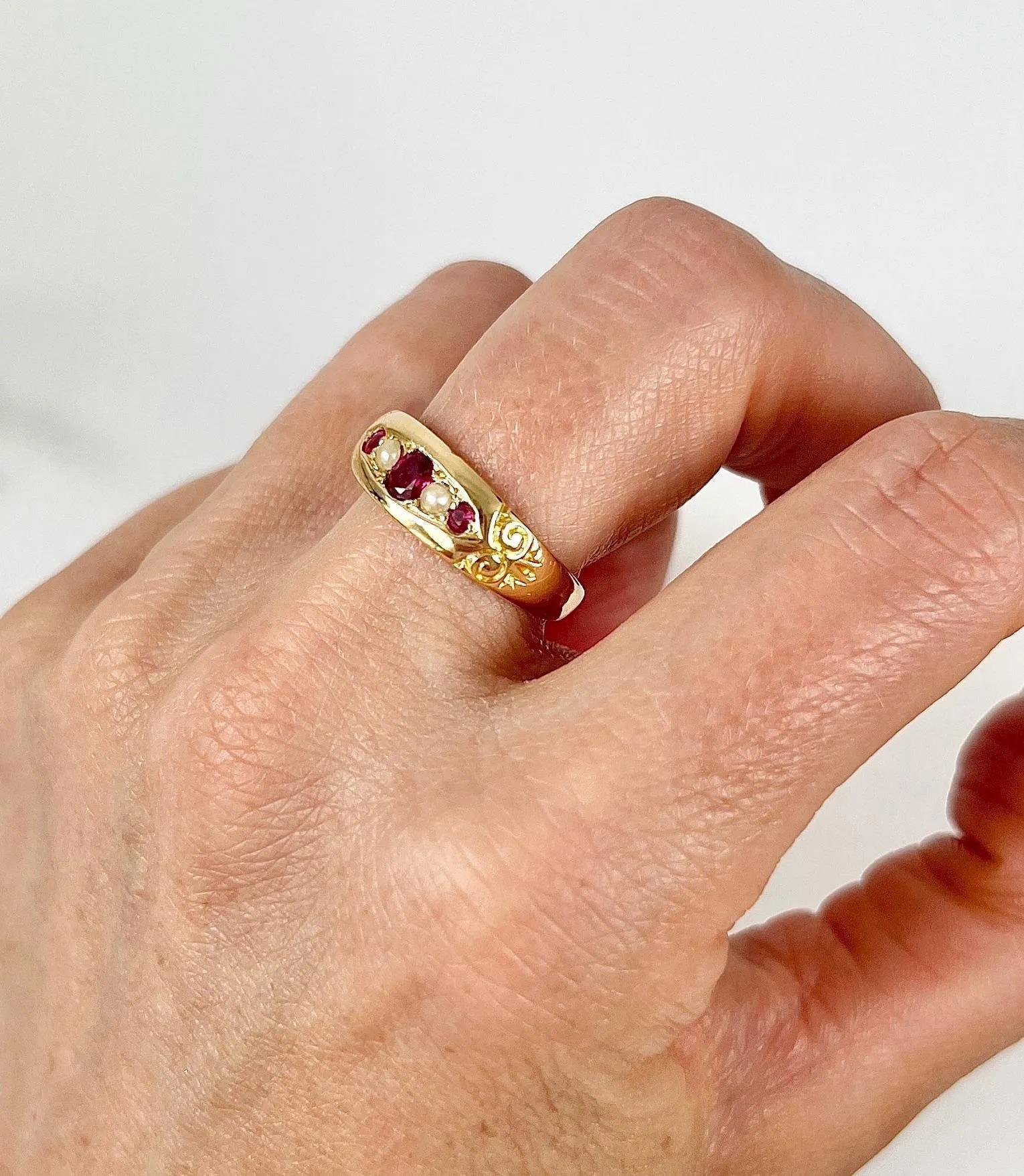 Antique 18ct Gold Birmingham Hallmarked, Edwardian 5 Stone Ruby & Pearl Ring 3