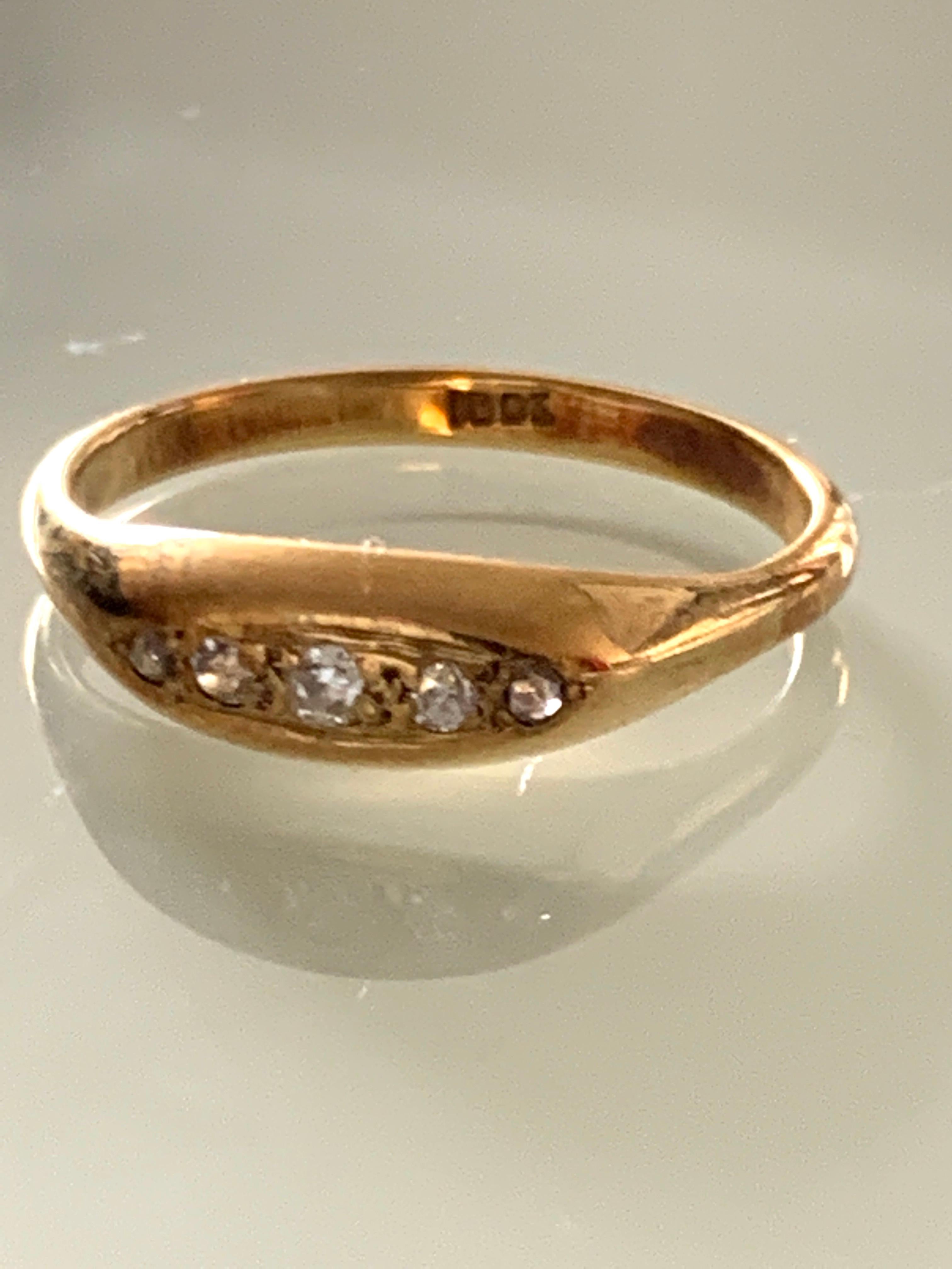 Simplistically elegant
Antique 18ct Gold 0.08 Carat Diamond Ring
Genuine natural diamonds x 5

1.25mm , 1.5mm , 2mm , 1.5mm , 1.25mm
0.01 , 0.015 , 0.03 , 0.015 . 0.01 = 0.08 Carat 

Size U.K O
inner diameter is 17.35 mm (millimeters)
Weight  3.52