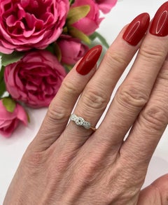 Bague ancienne en or 18ct à trois pierres et diamants, bague trilogie