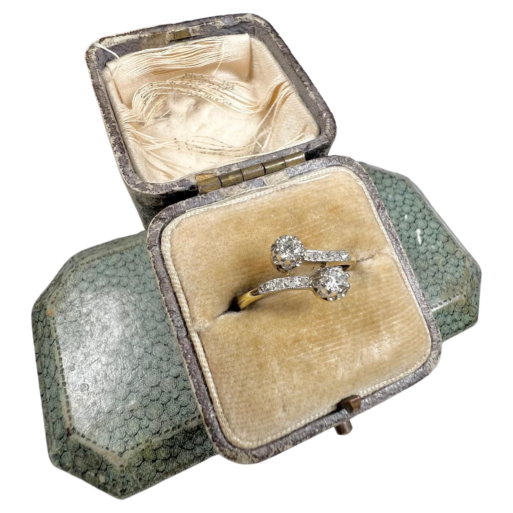Antiker 18 Karat Gold Diamant Toi et Moi Kreuz über Verlobungsring