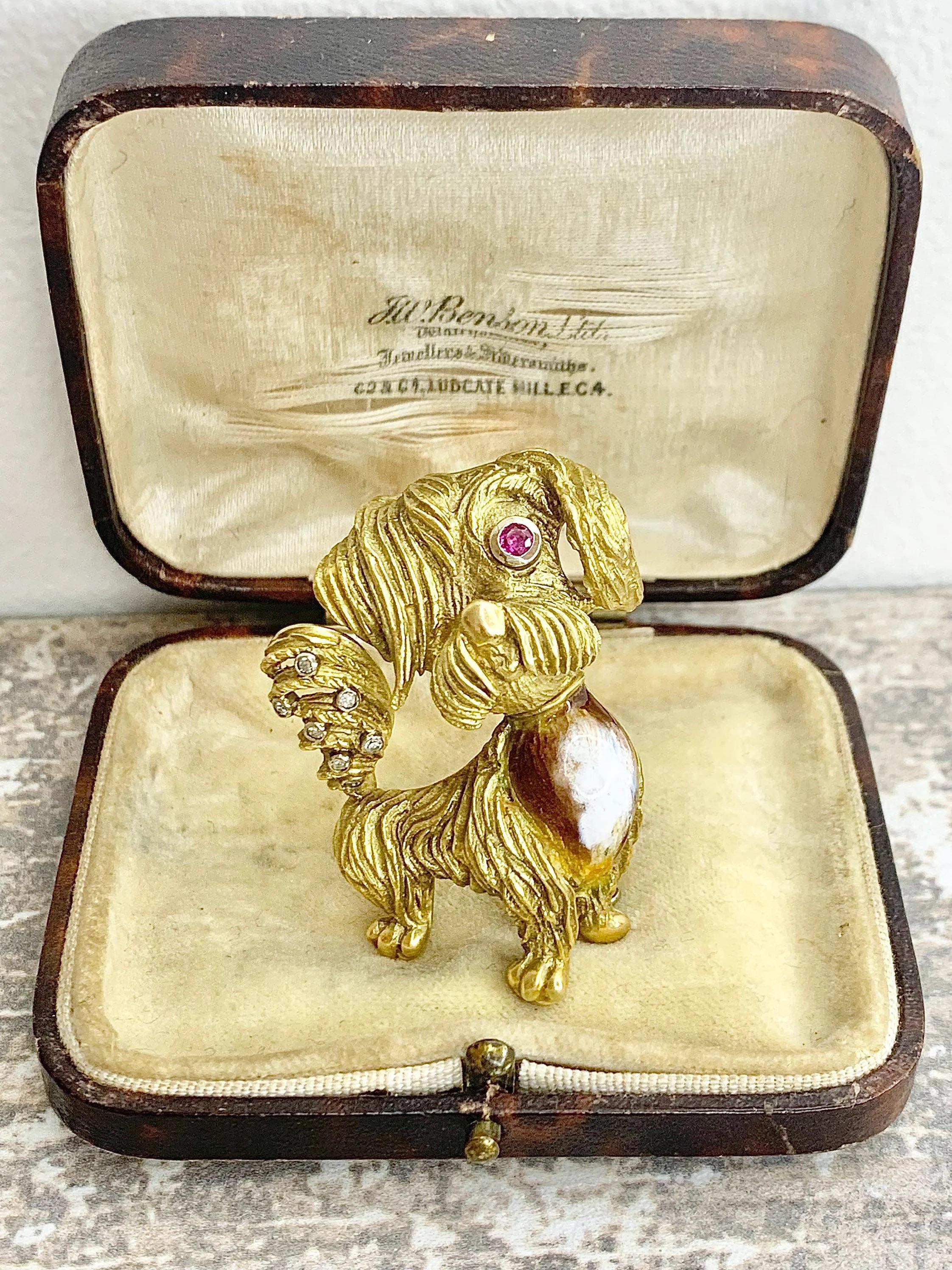 Brilliant Cut Antique 18ct Gold Dog Brooch 1970’s For Sale