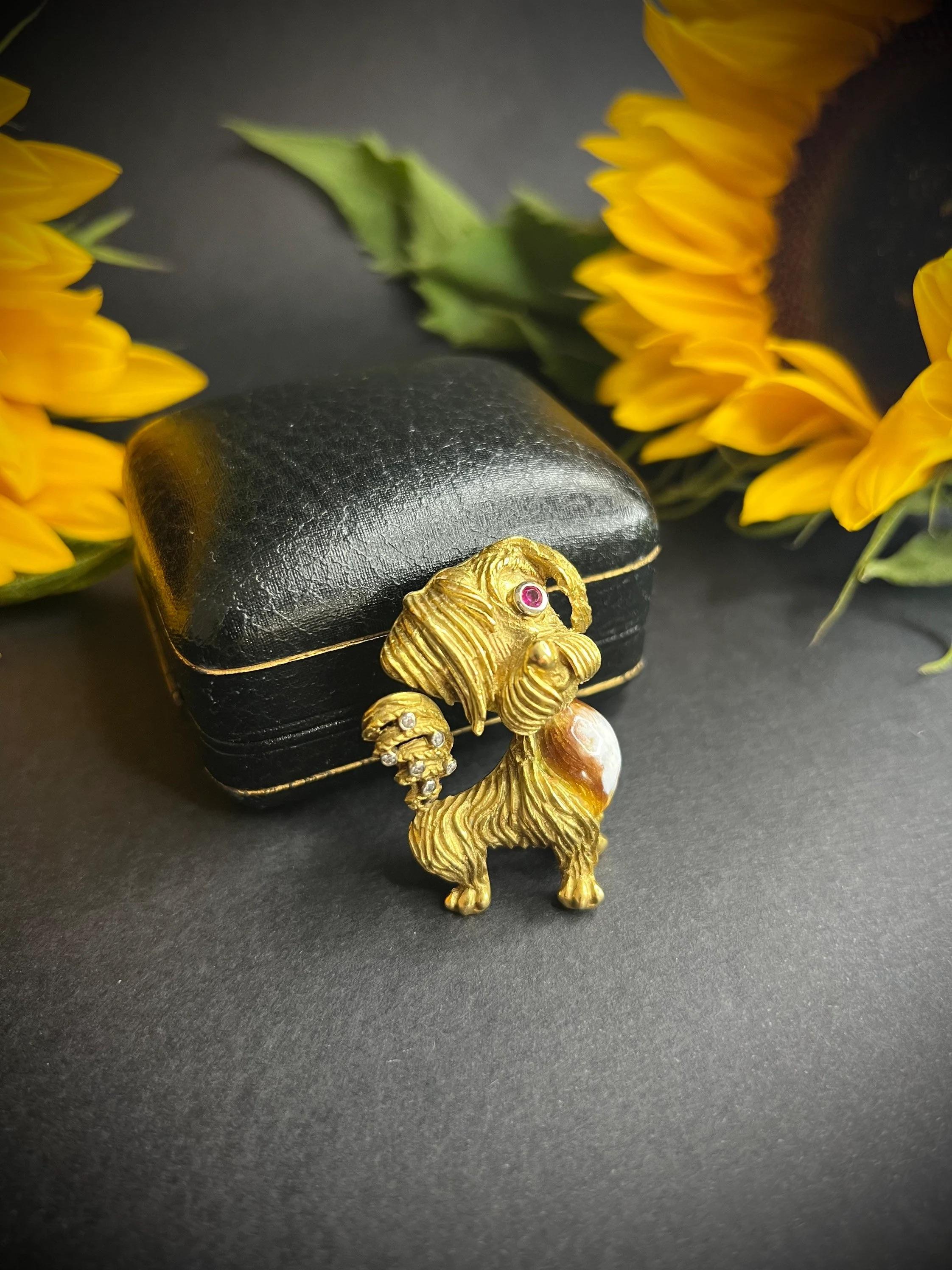 Women's or Men's Antique 18ct Gold Dog Brooch 1970’s For Sale