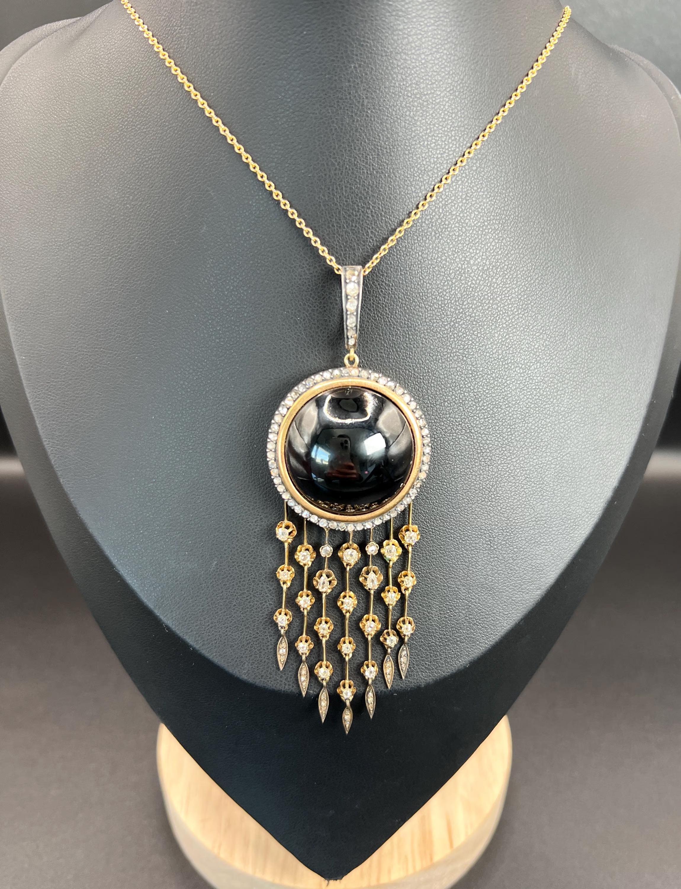 Vittoriano Antico ciondolo con granato cabochon e diamanti in oro 18ct di epoca vittoriana in vendita