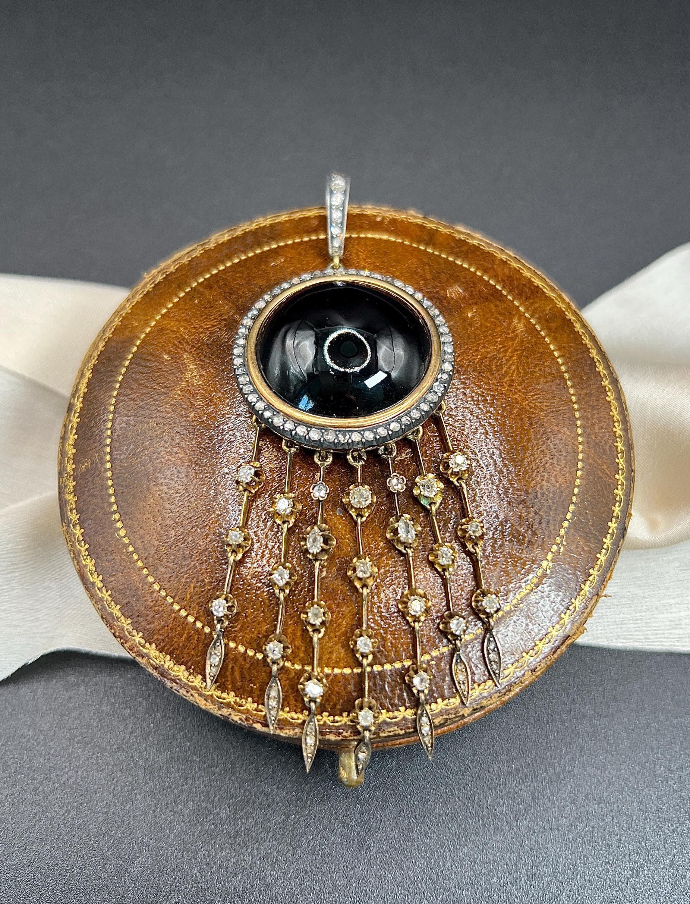 Antico ciondolo con granato cabochon e diamanti in oro 18ct di epoca vittoriana In condizioni buone in vendita a Brighton, GB