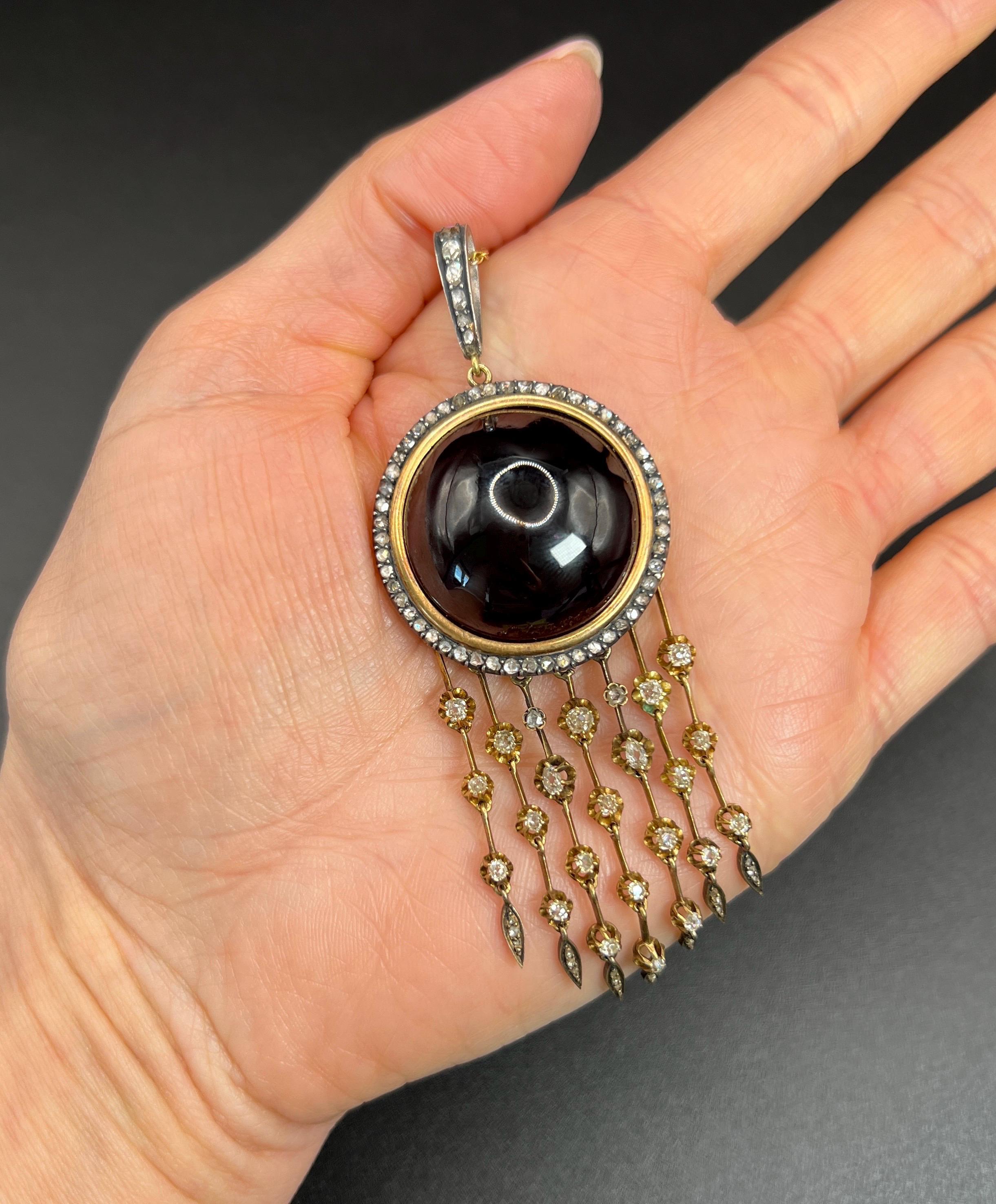 Antico ciondolo con granato cabochon e diamanti in oro 18ct di epoca vittoriana in vendita 2