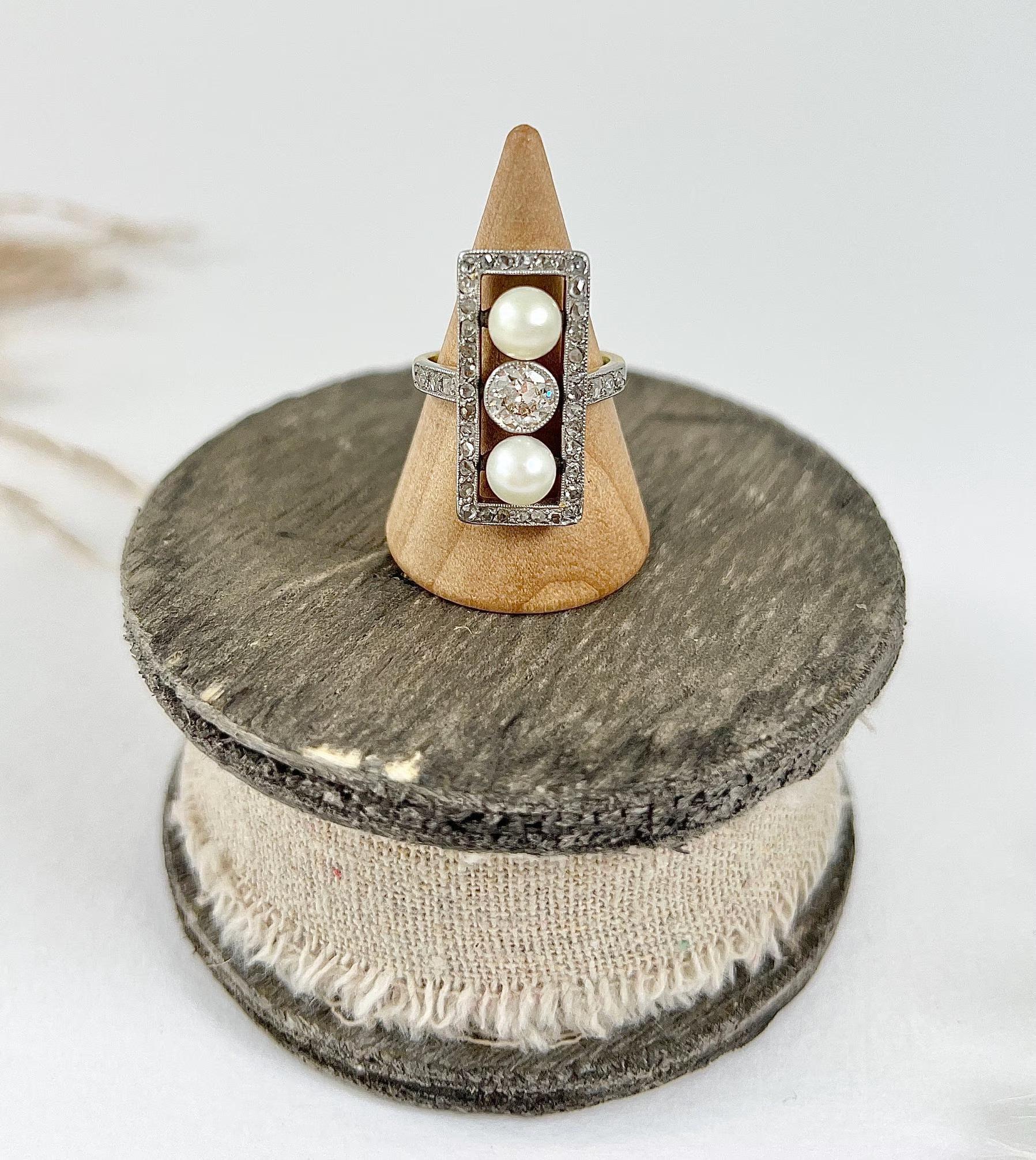 Antique 18ct Gold, Edwardian 0.70ct Diamond & Pearl Rectangular Ring In Good Condition For Sale In Brighton, GB