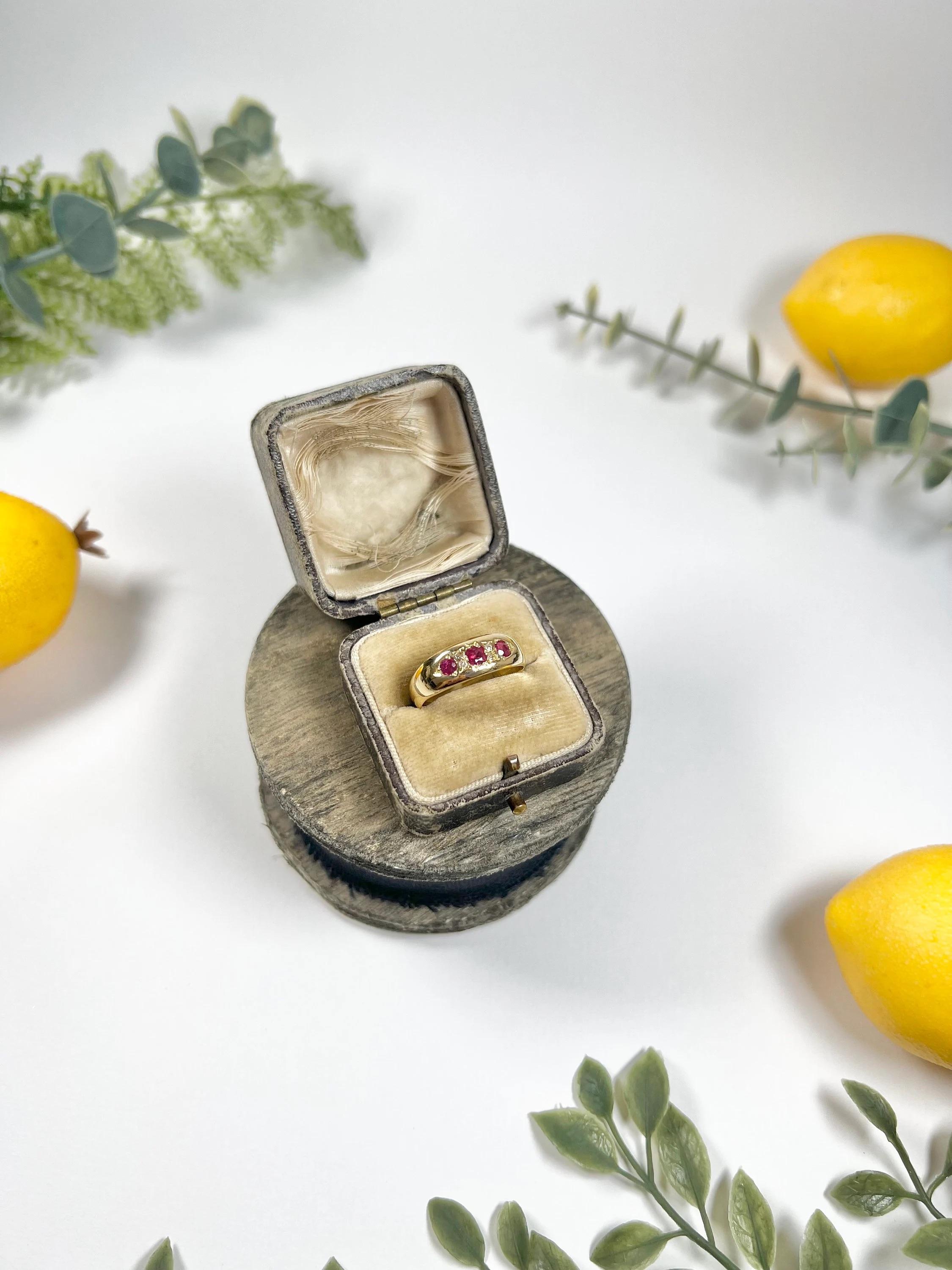 Antique 18ct Gold Edwardian 3 Stone Ruby & Diamond Ring For Sale 2