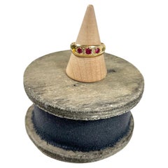 Antiker edwardianischer Ring aus 18 Karat Gold mit 3 Steinen Rubin & Diamant