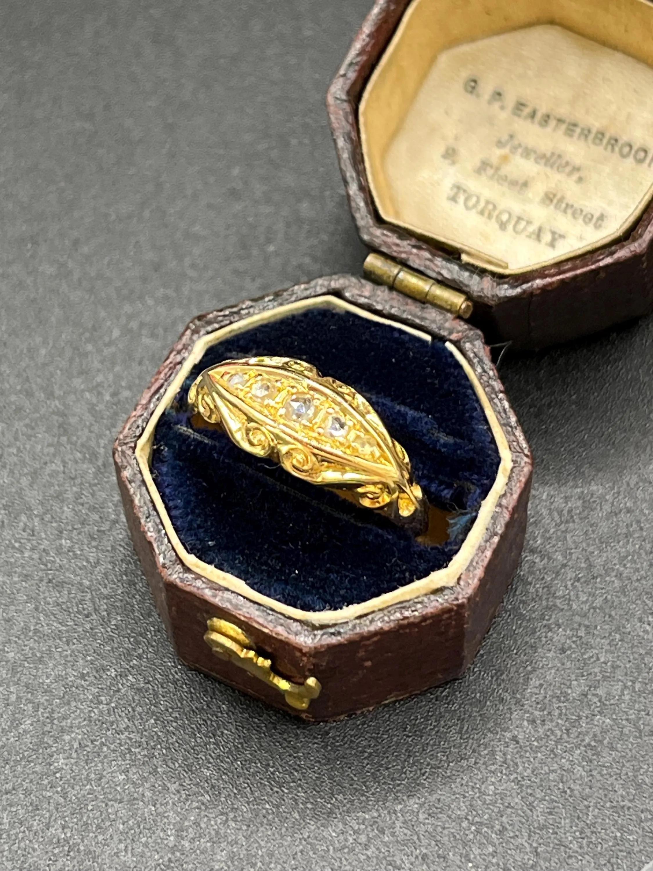 Antique 18ct Gold Edwardian 5 Stone Diamond Ring Hallmarked Chester In Good Condition For Sale In Brighton, GB