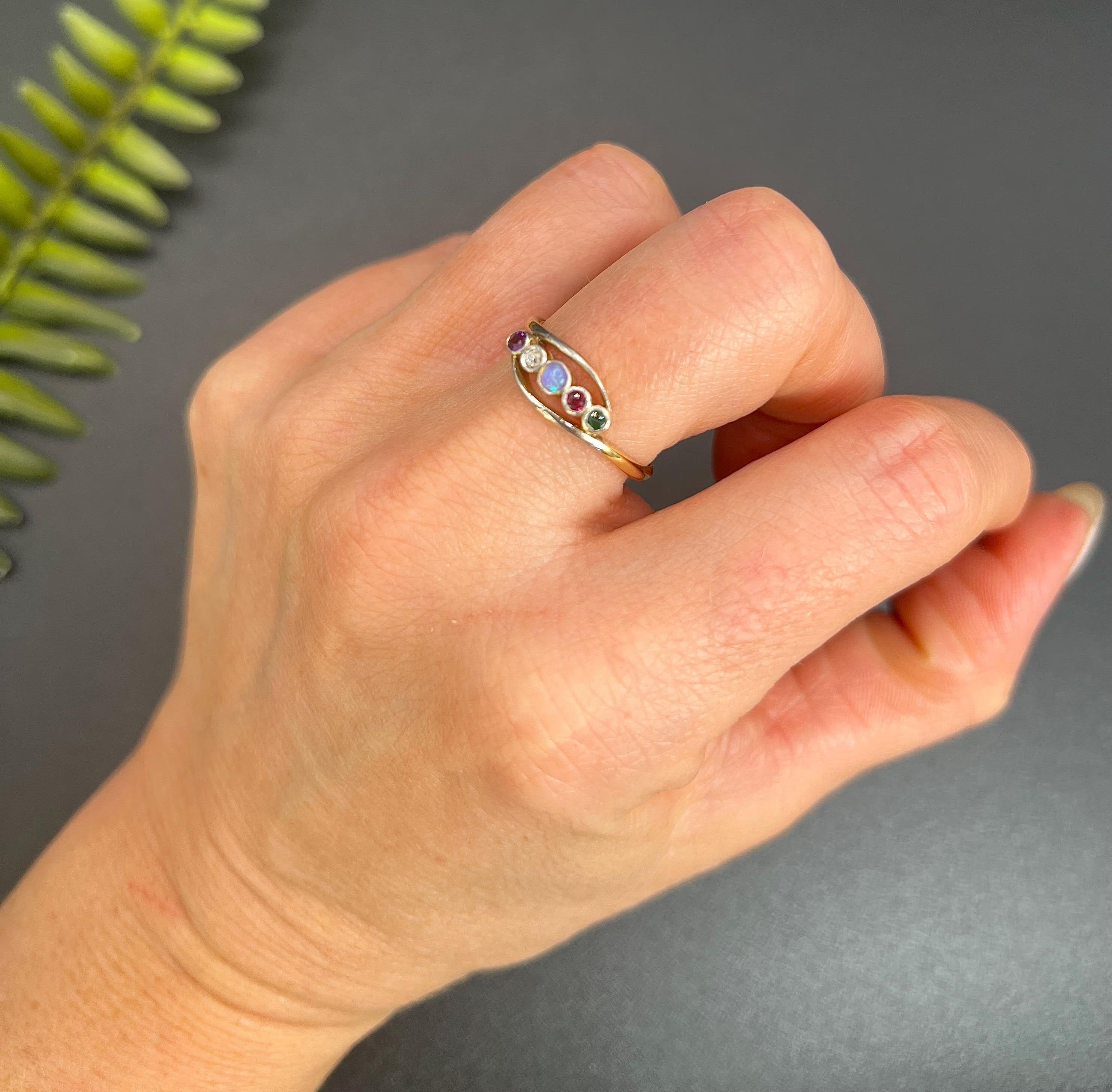 Bague ancienne édouardienne ADORE en or 18 carats, améthyste, diamant, opale, rubis et émeraude en vente 4