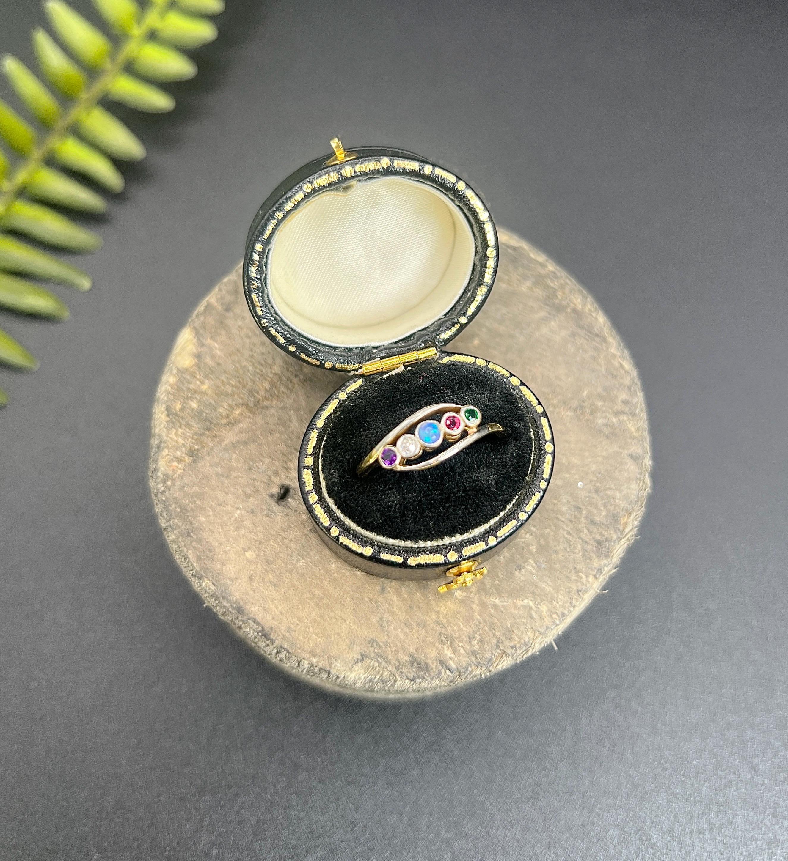 Bague ancienne édouardienne ADORE en or 18 carats, améthyste, diamant, opale, rubis et émeraude Unisexe en vente