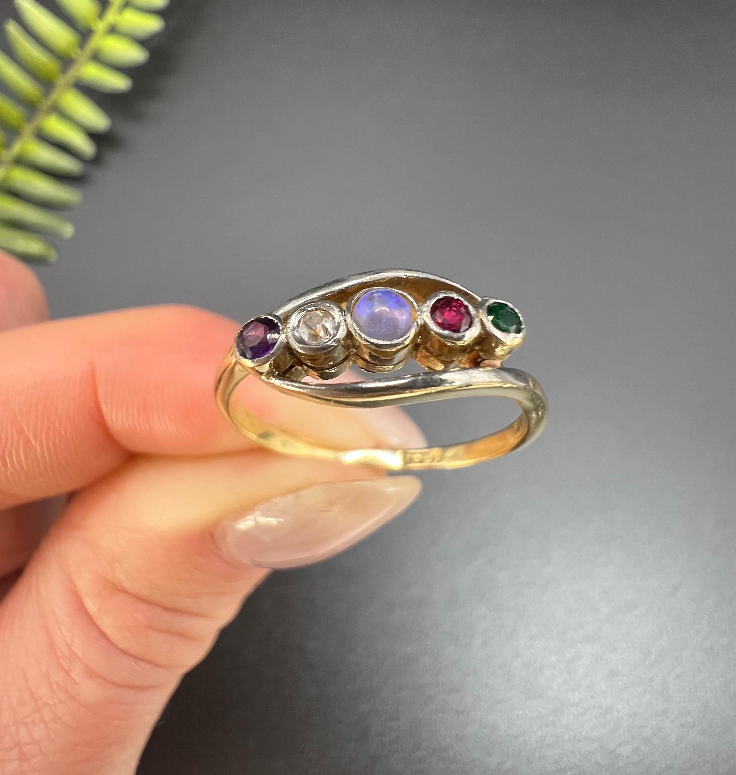 Bague ancienne édouardienne ADORE en or 18 carats, améthyste, diamant, opale, rubis et émeraude en vente 3