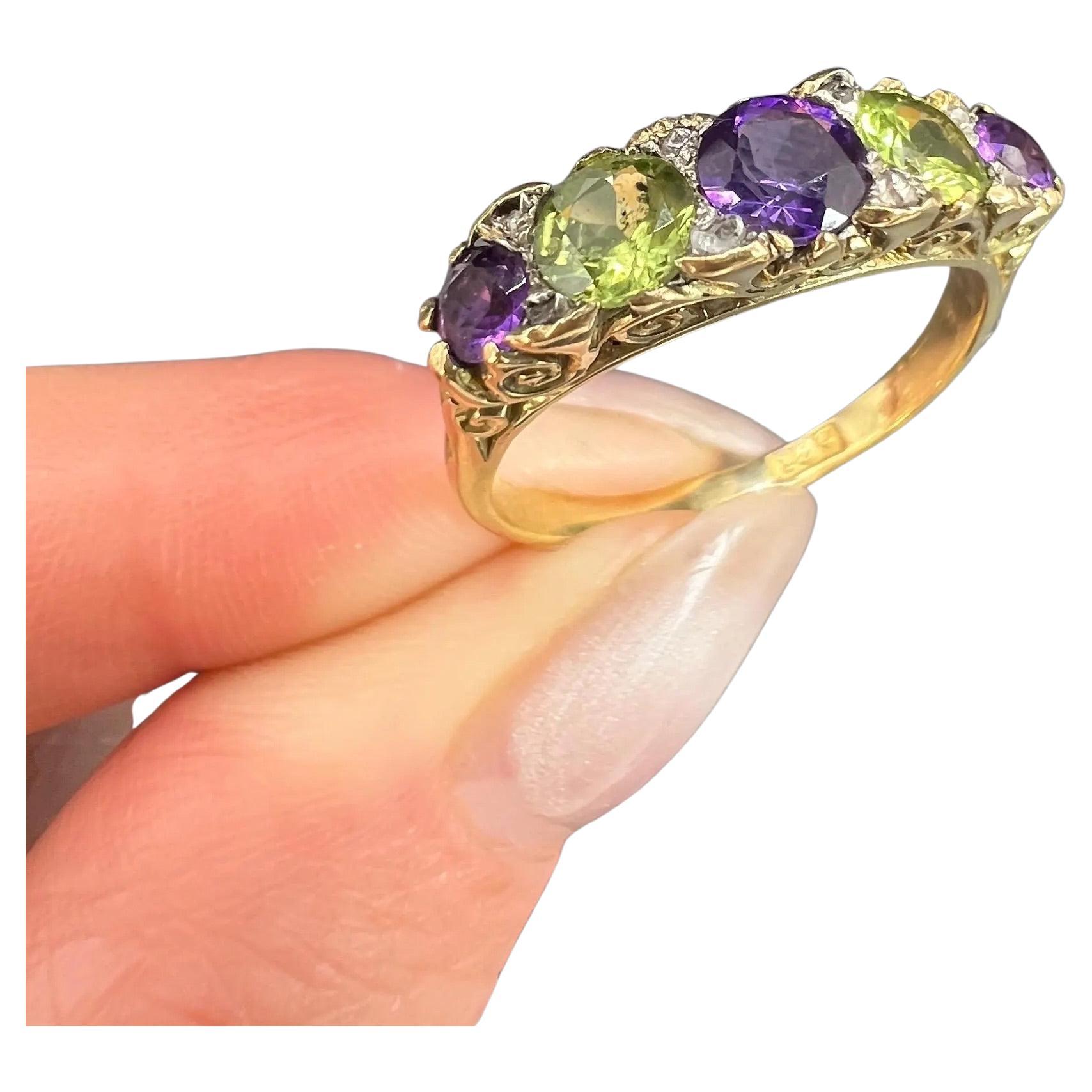 Antiguo Anillo Sufragista Edwardiano de Oro de 18 ct con Amatista, Peridoto y Diamantes Tallados