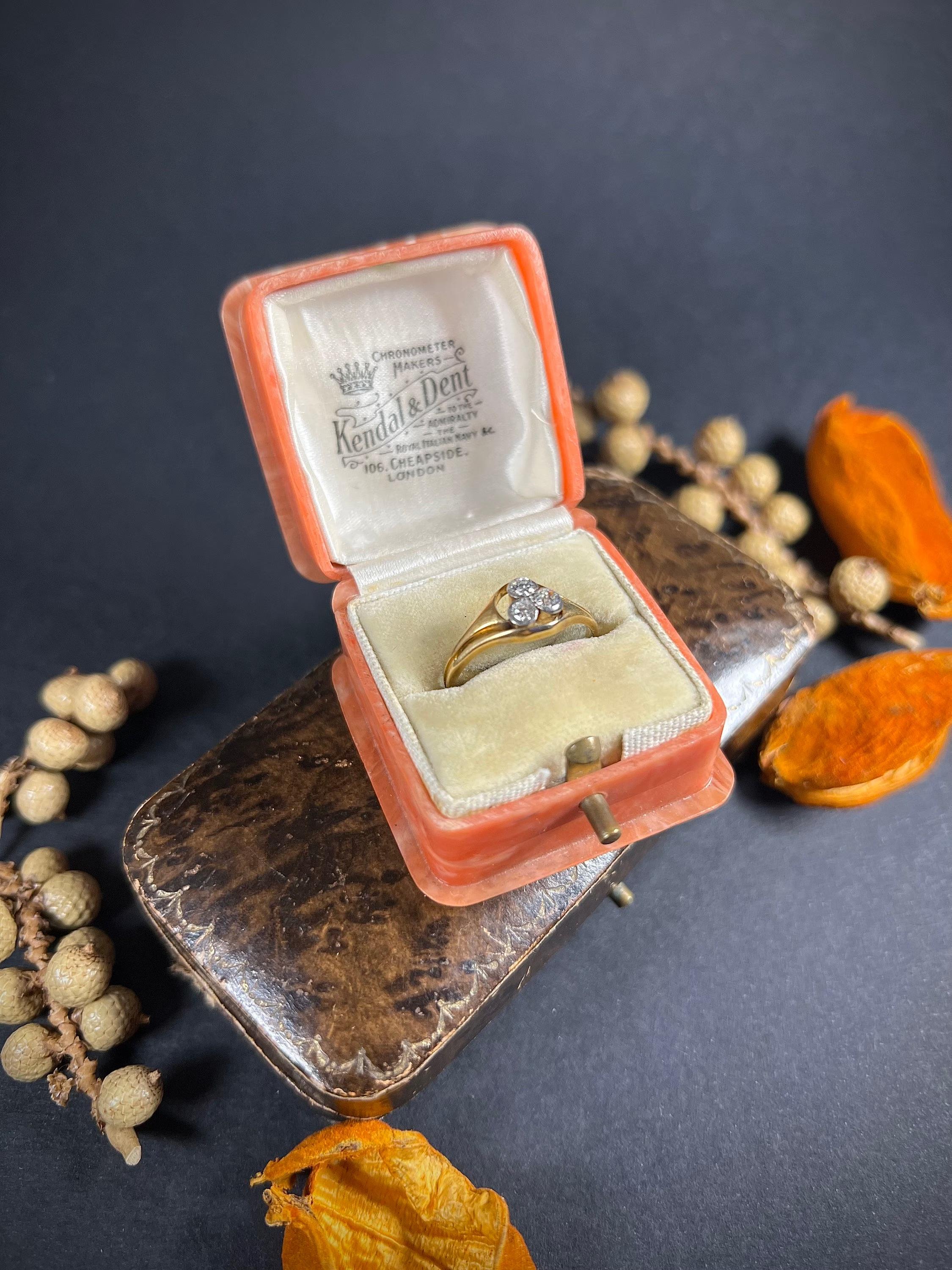 Antiker Edwardianischer Diamant Kleeblatt-Crossover-Ring aus 18 Karat Gold im Zustand „Gut“ im Angebot in Brighton, GB