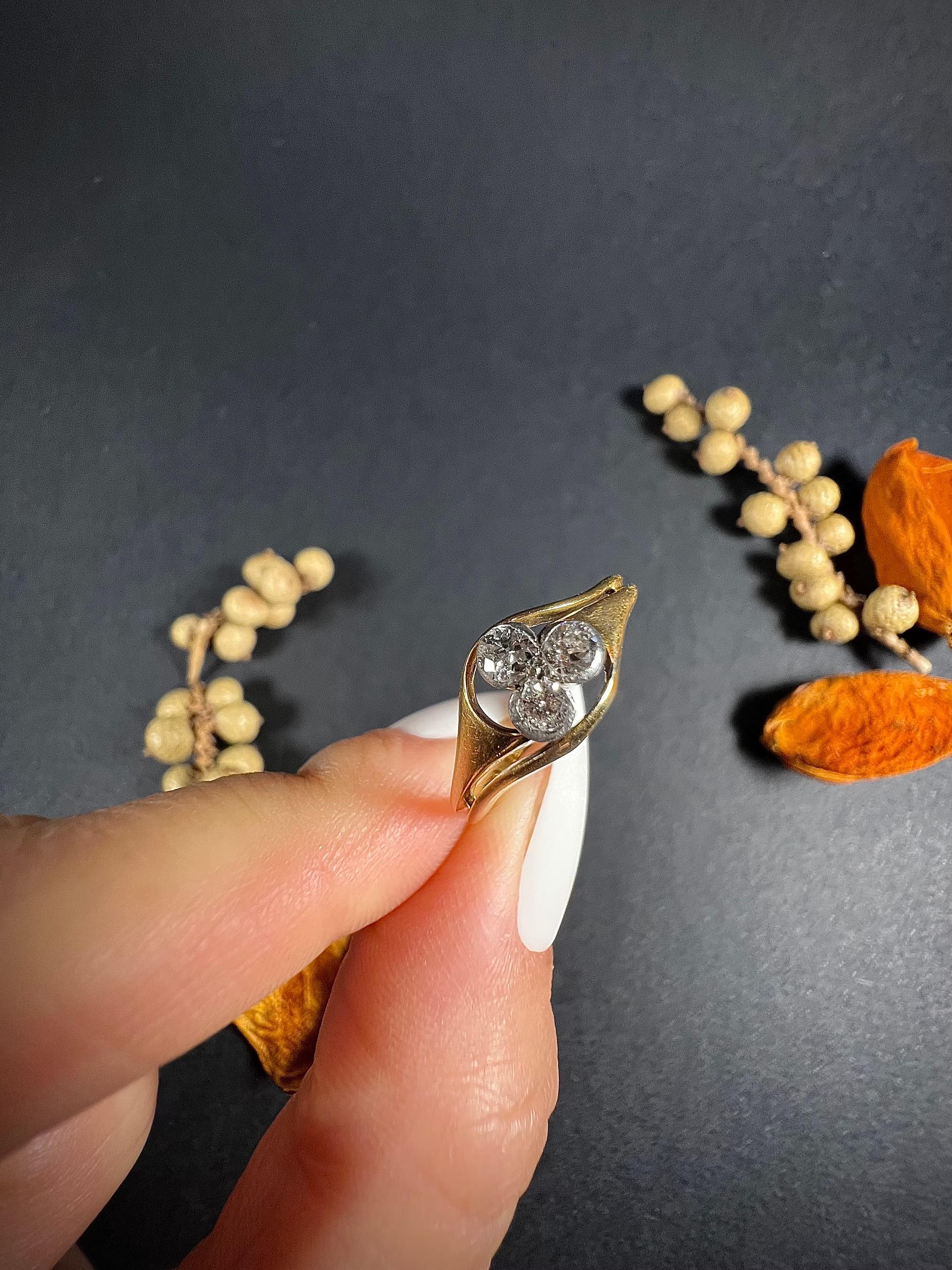 Antiker Edwardianischer Diamant Kleeblatt-Crossover-Ring aus 18 Karat Gold im Angebot 2