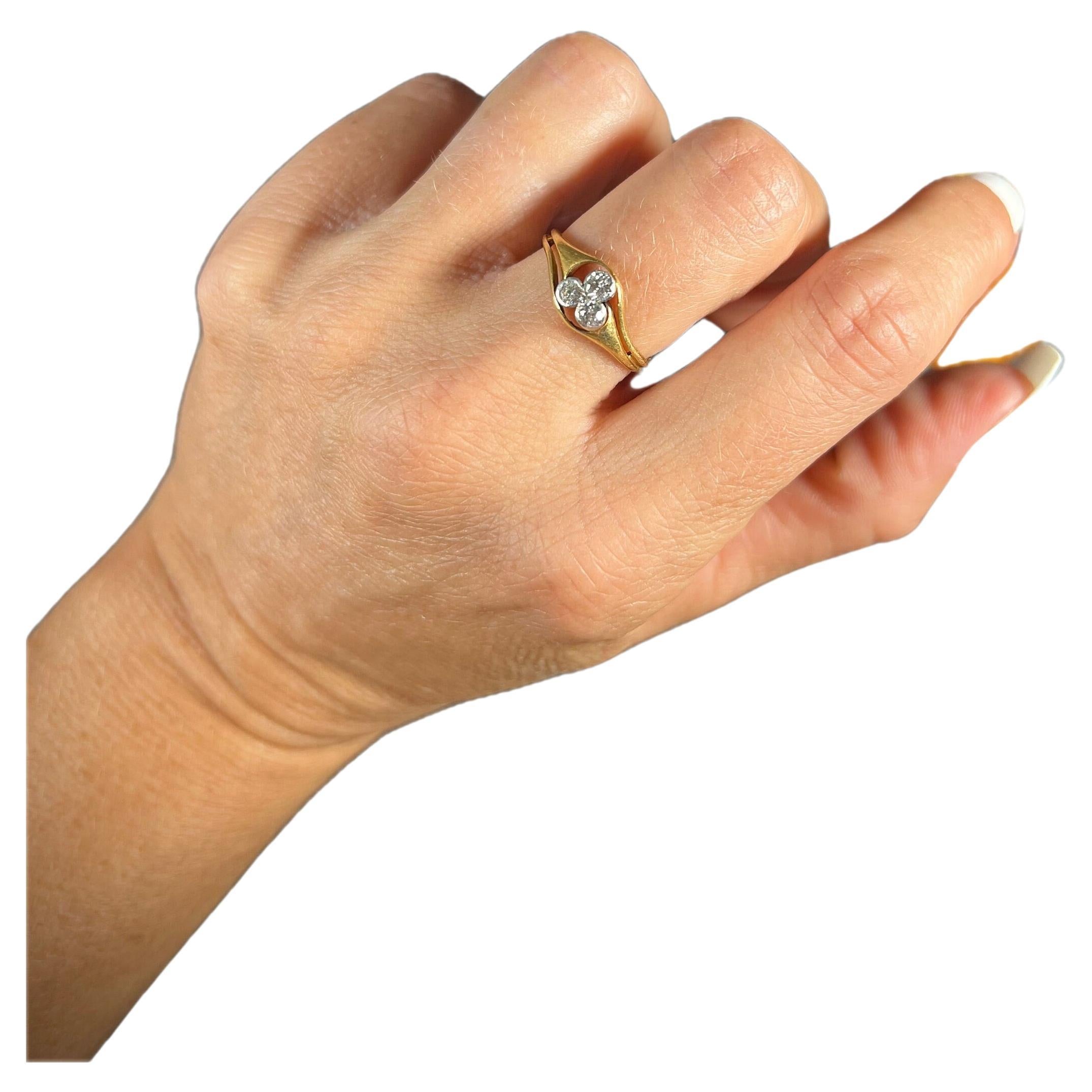 Antiguo Anillo Cruzado de Trébol de Diamantes Edwardiano de Oro de 18 ct