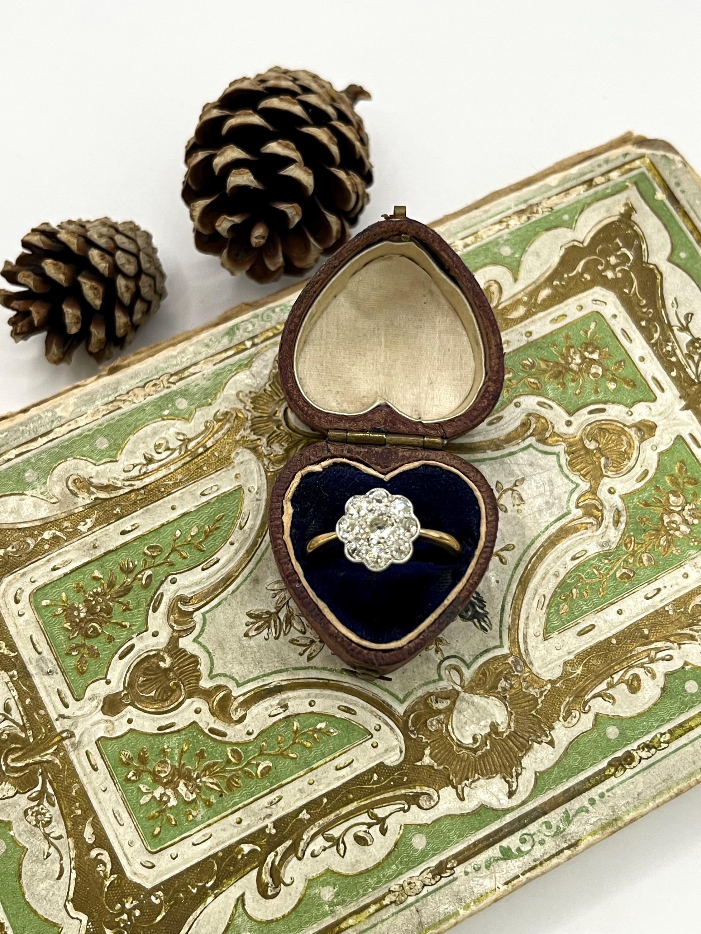 Taglio brillante Antico anello a margherita con diamante in oro 18 ct. in vendita