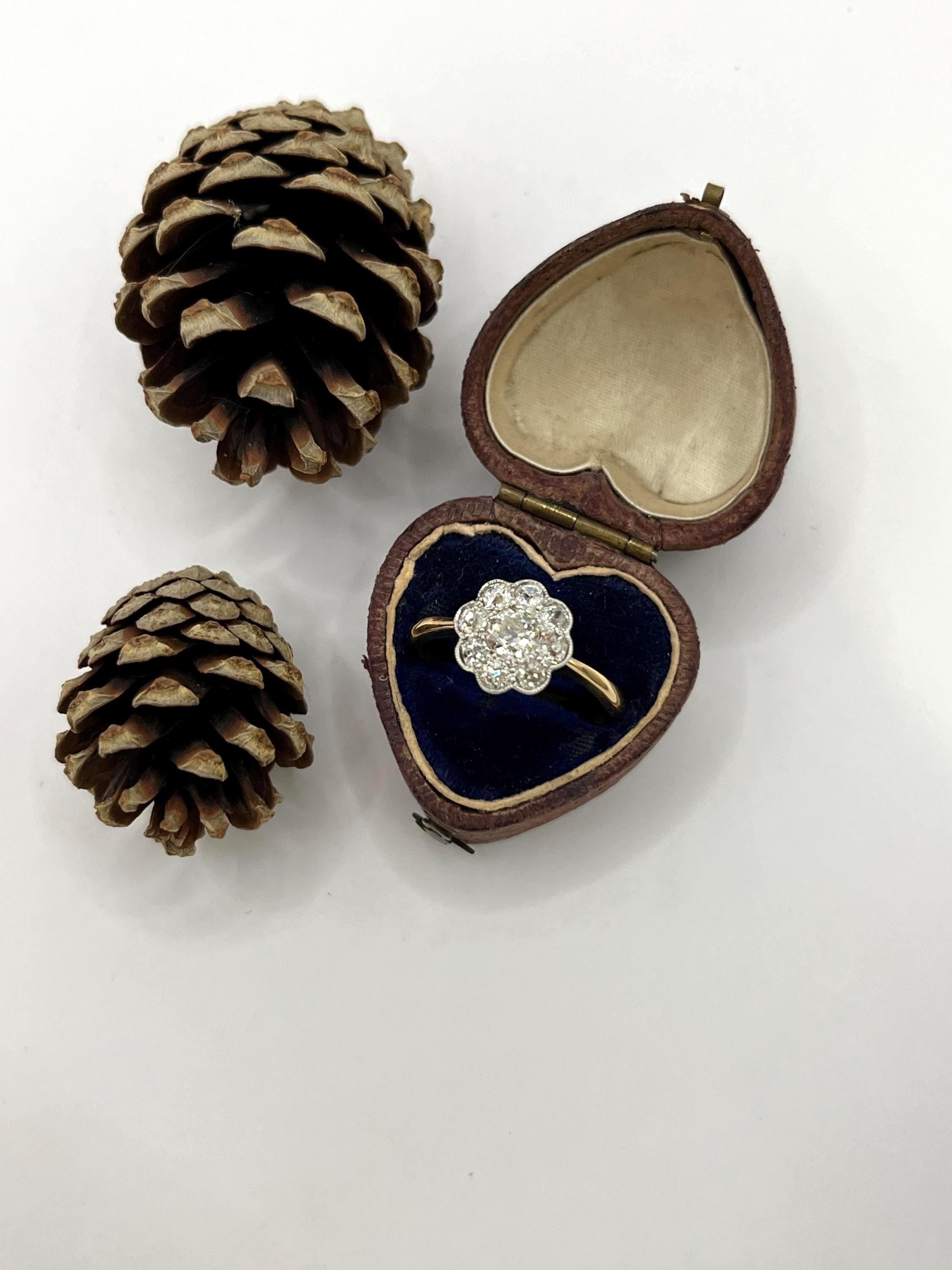 Antico anello a margherita con diamante in oro 18 ct. In condizioni buone in vendita a Brighton, GB