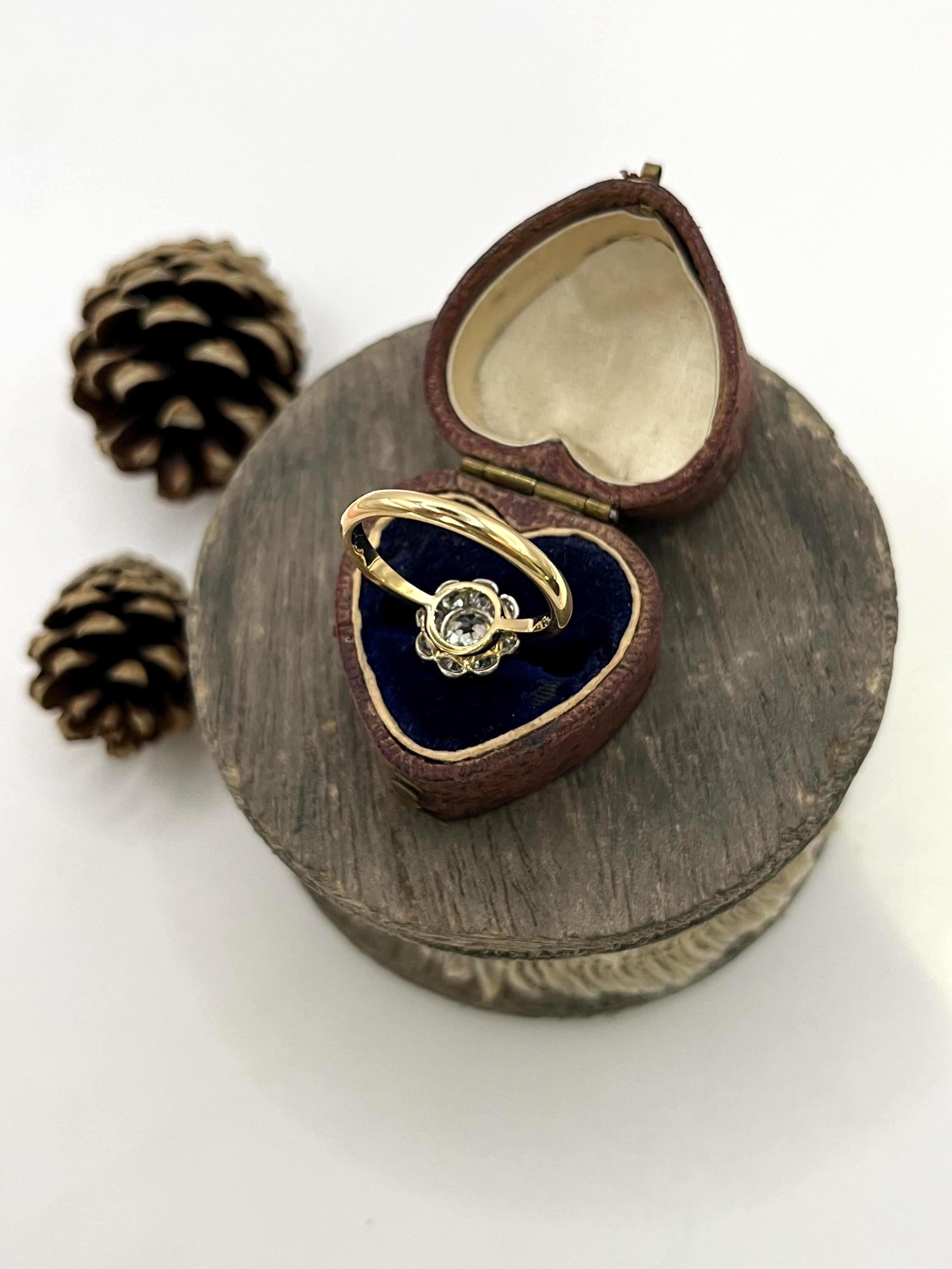 Antico anello a margherita con diamante in oro 18 ct. in vendita 1