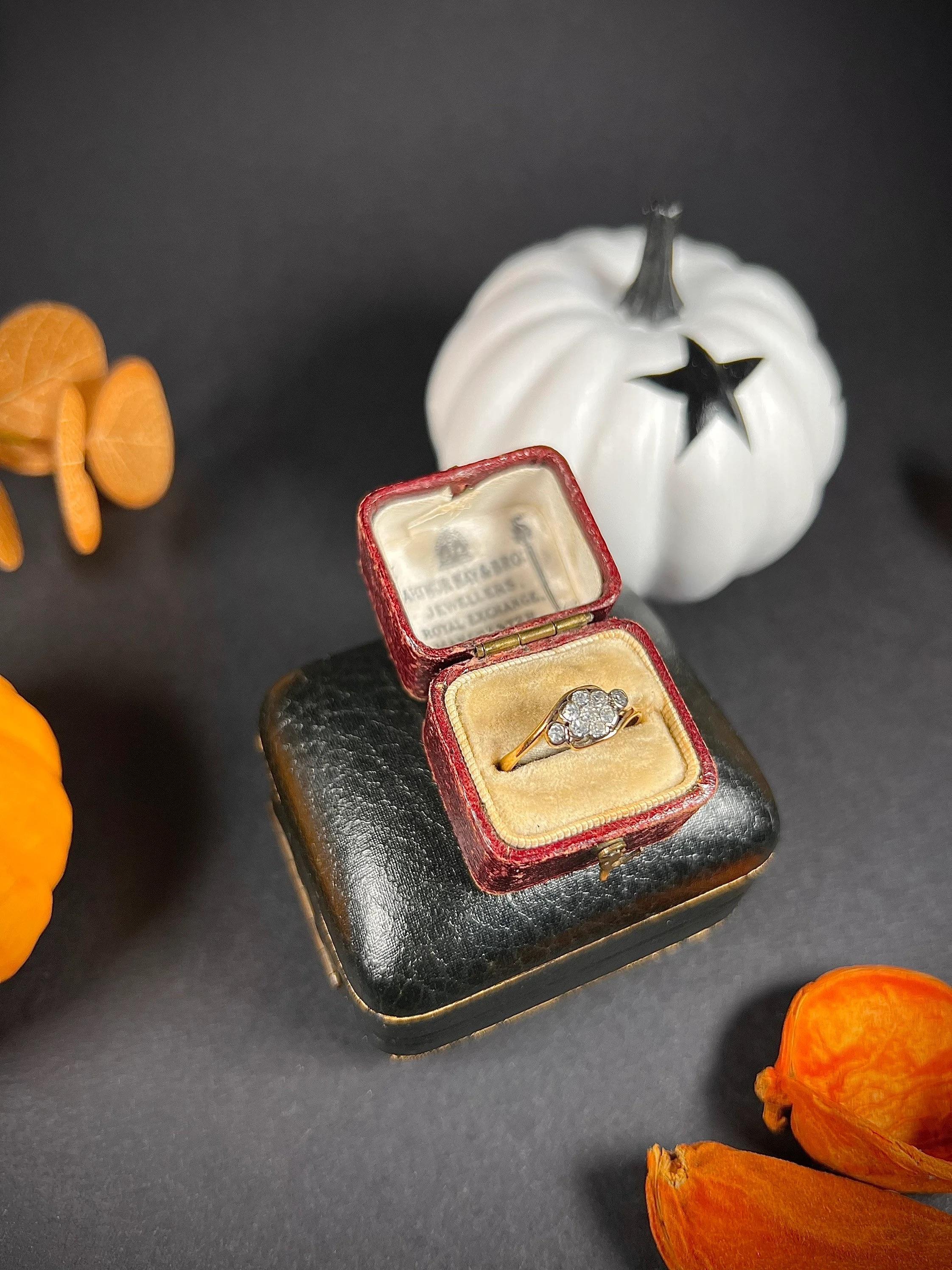 Antiker 18ct Gold Edwardian Diamant Gänseblümchen Ring (Rundschliff) im Angebot