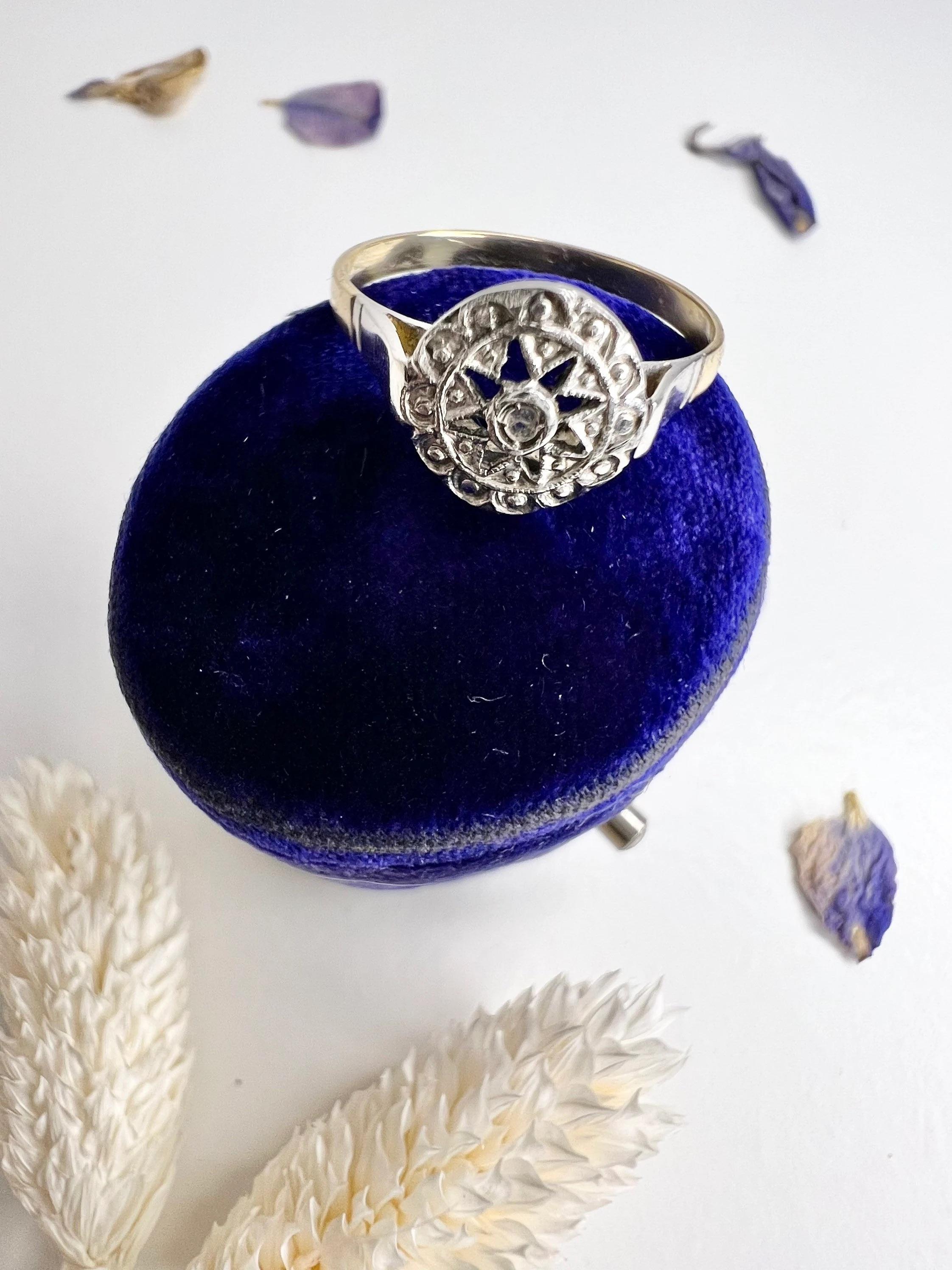Antiker edwardianischer Illusion-Ring aus 18 Karat Gold mit Diamanten (Edwardian) im Angebot