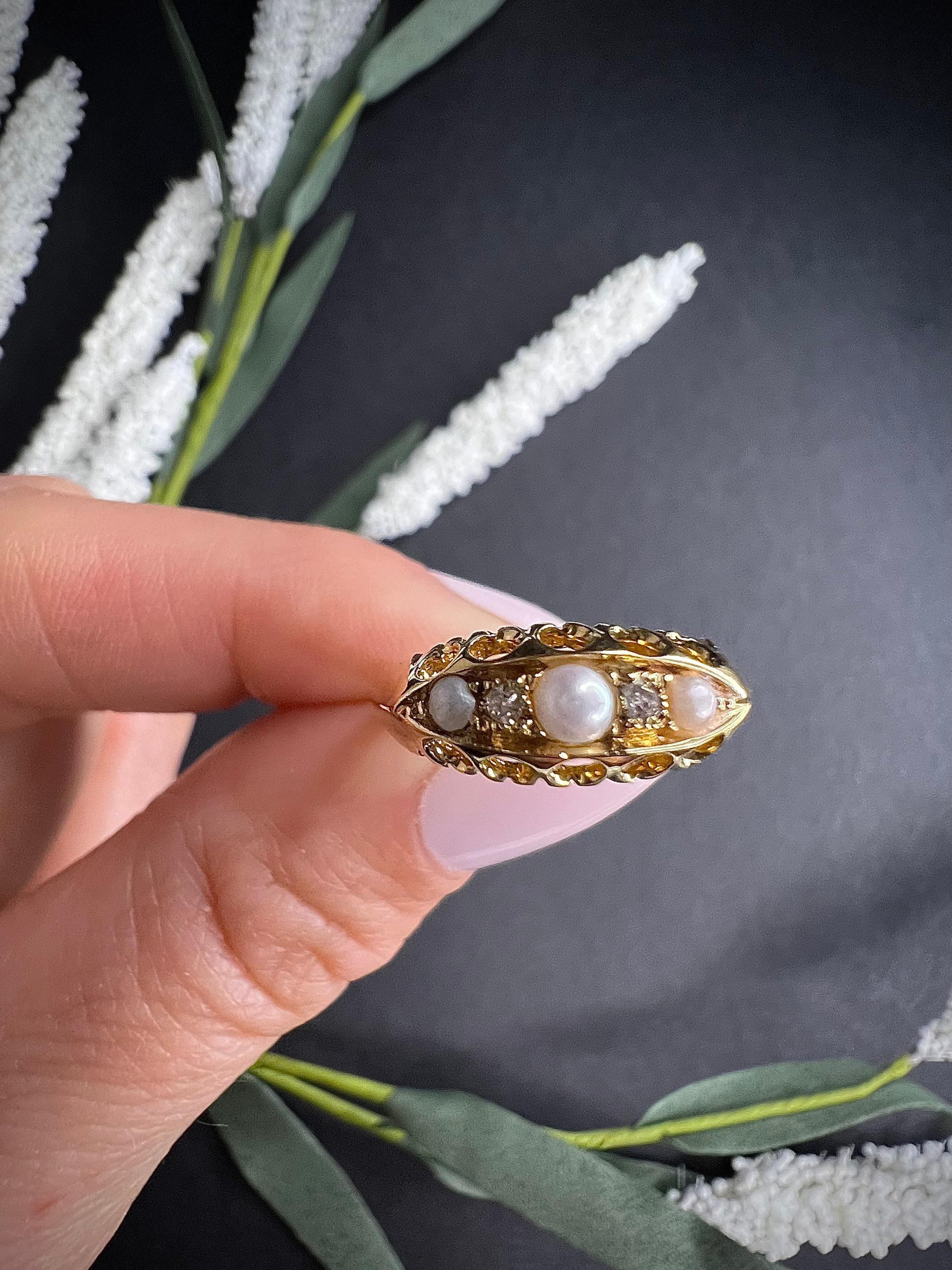 Édouardien Bague ancienne en or 18ct de style édouardien avec diamants et perles en vente