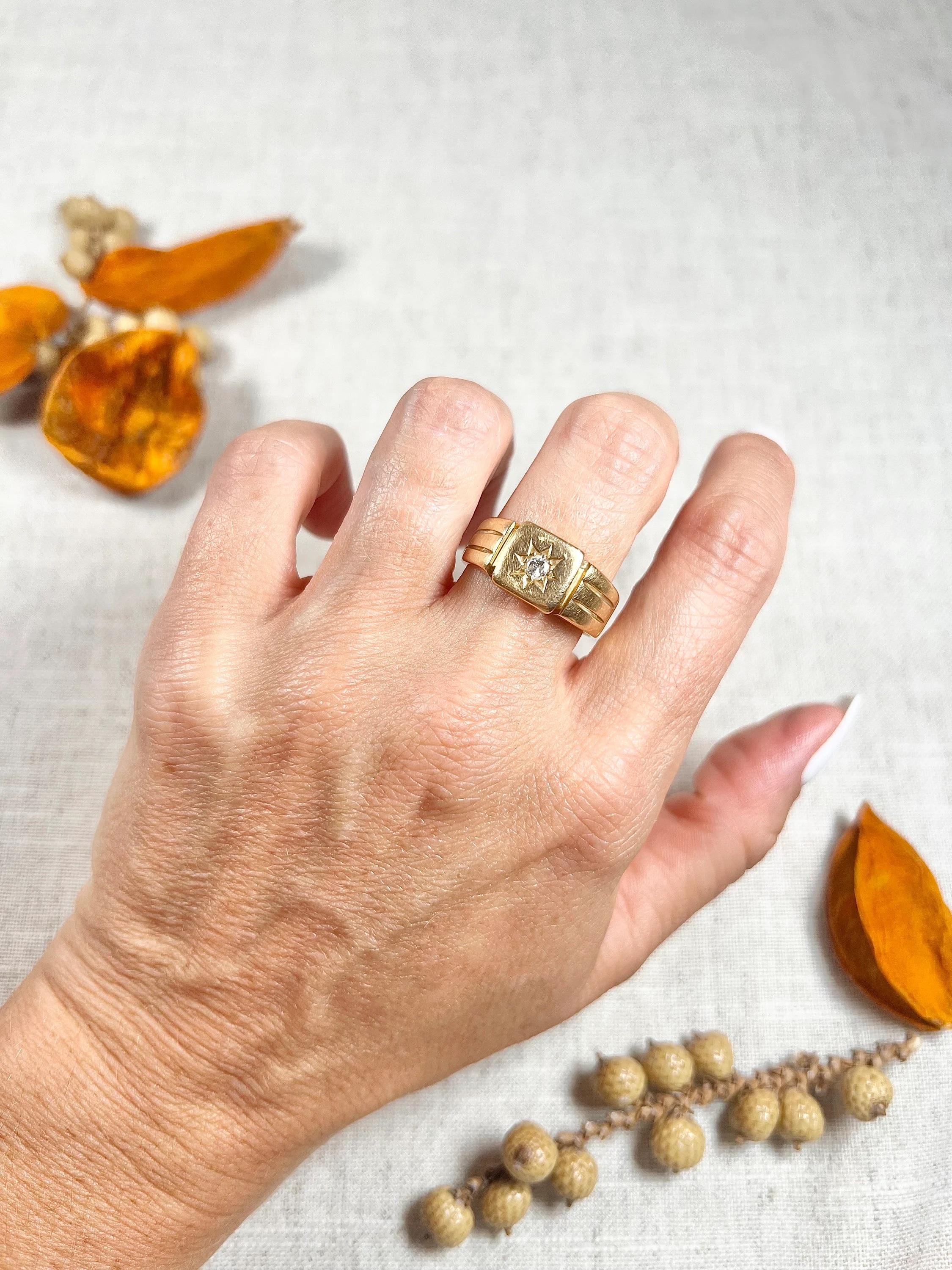 Taille vieille Europe Bague de chevalière carrée ancienne en or 18ct, sertie de diamants, datant de l'époque édouardienne