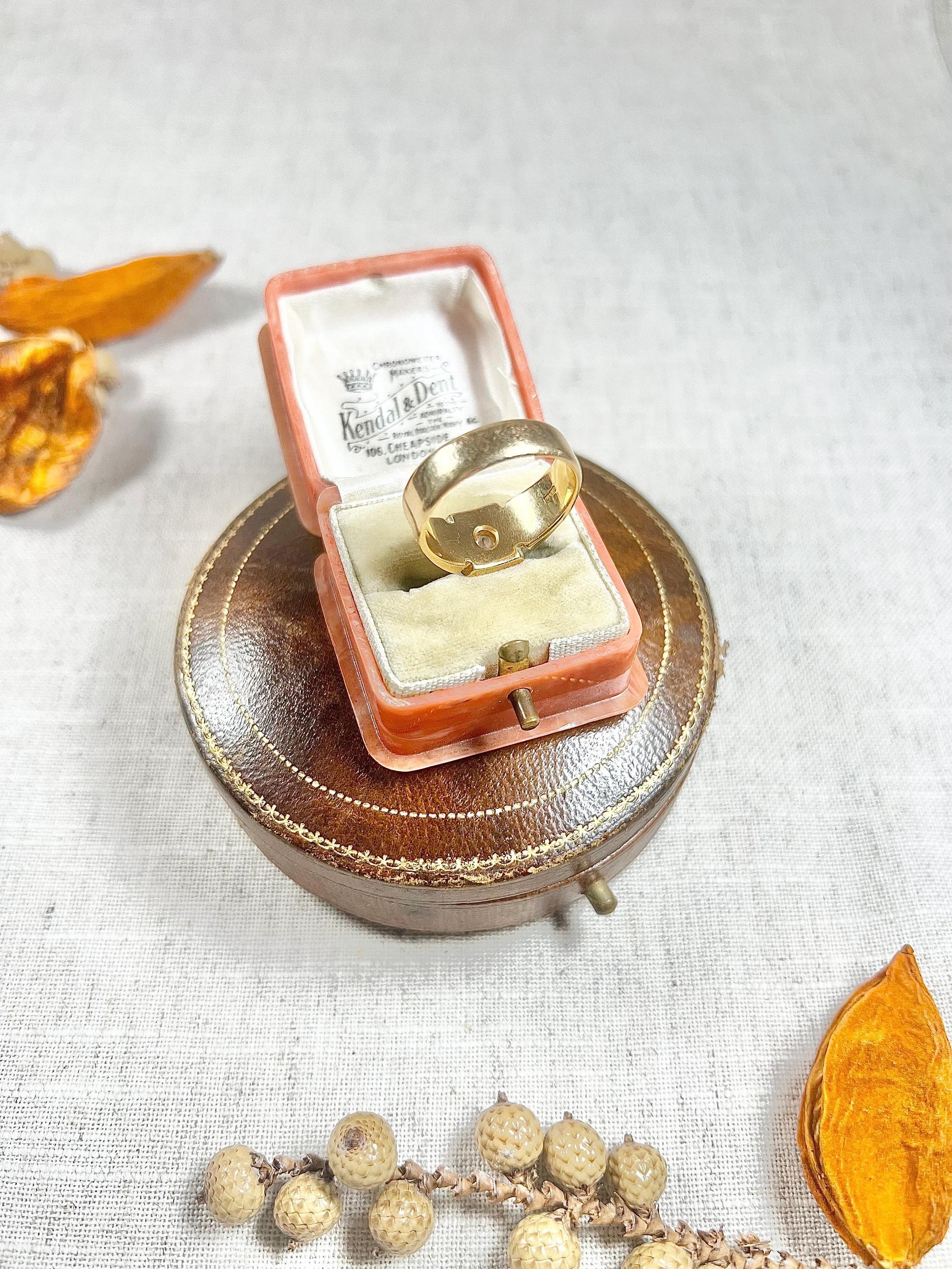 Bague de chevalière carrée ancienne en or 18ct, sertie de diamants, datant de l'époque édouardienne Bon état à Brighton, GB
