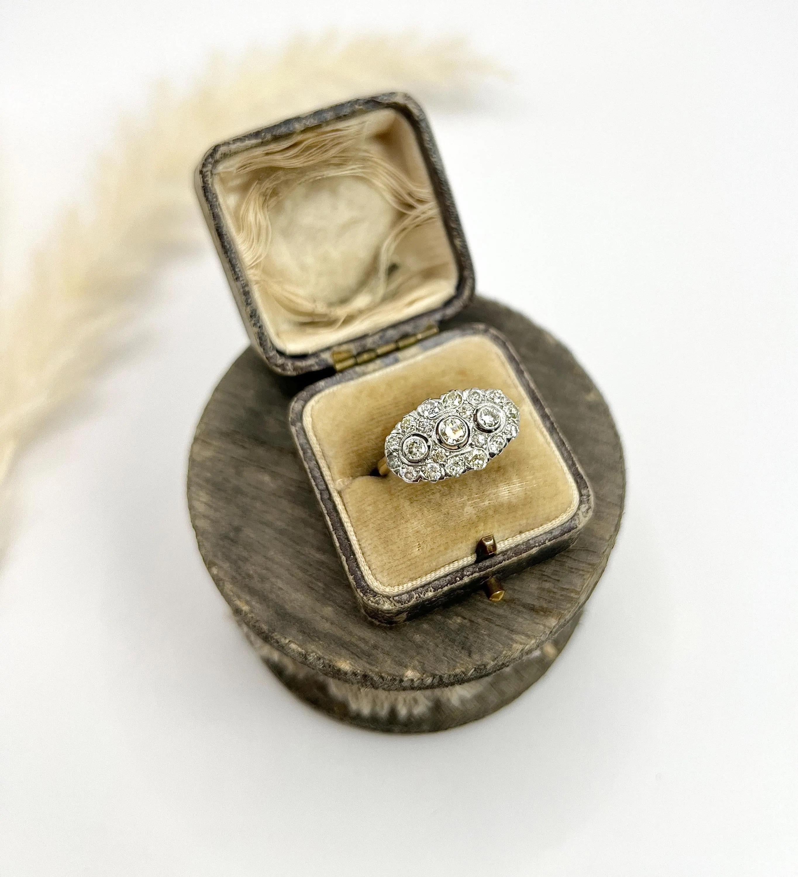 Antique 18ct Gold, Edwardian era Diamond Three Stone Cluster Ring For Sale 1