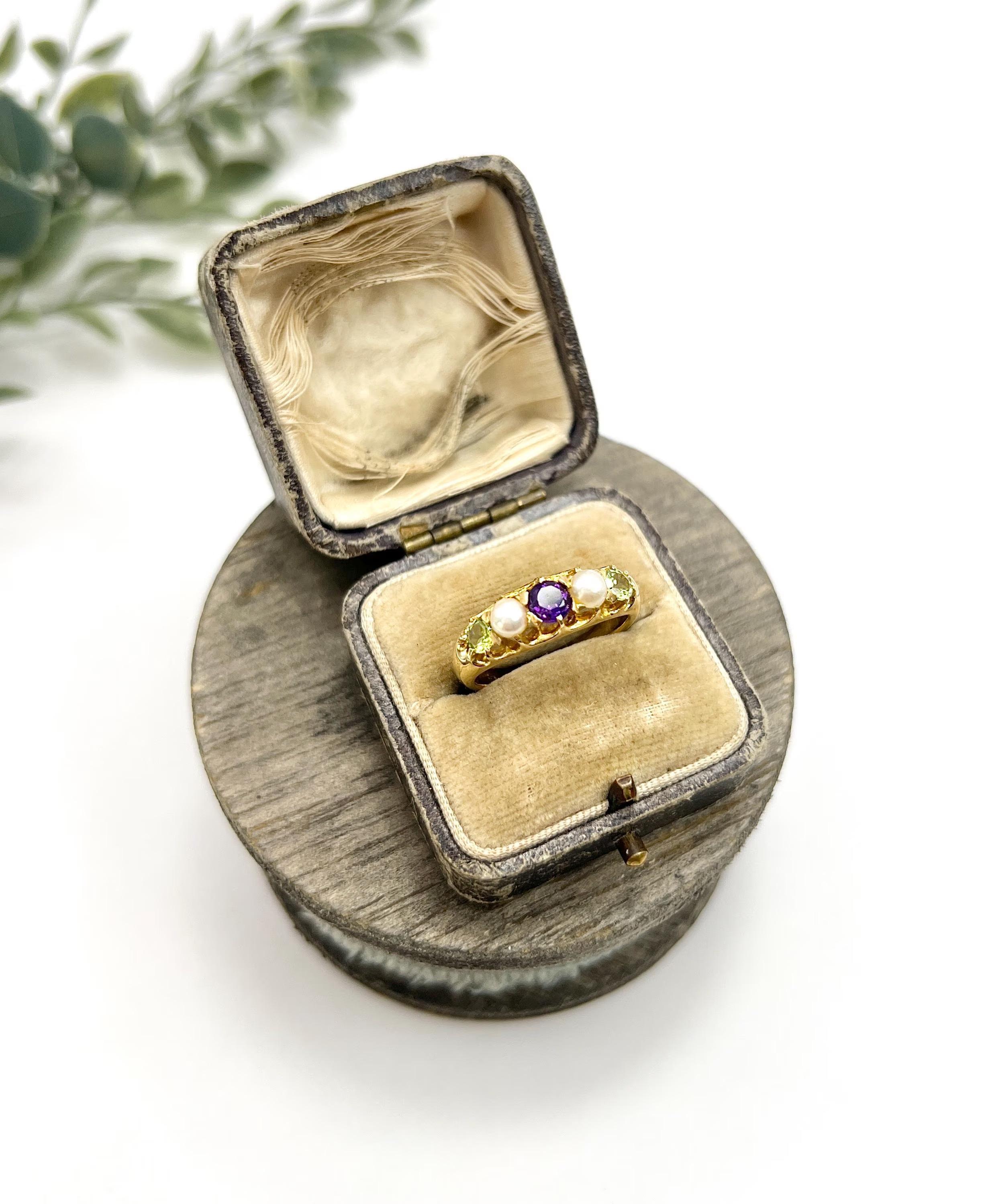 Women's or Men's Antique 18ct Gold Edwardian Five Stone Amethyst Peridot & Pearl Suffragette Ring For Sale