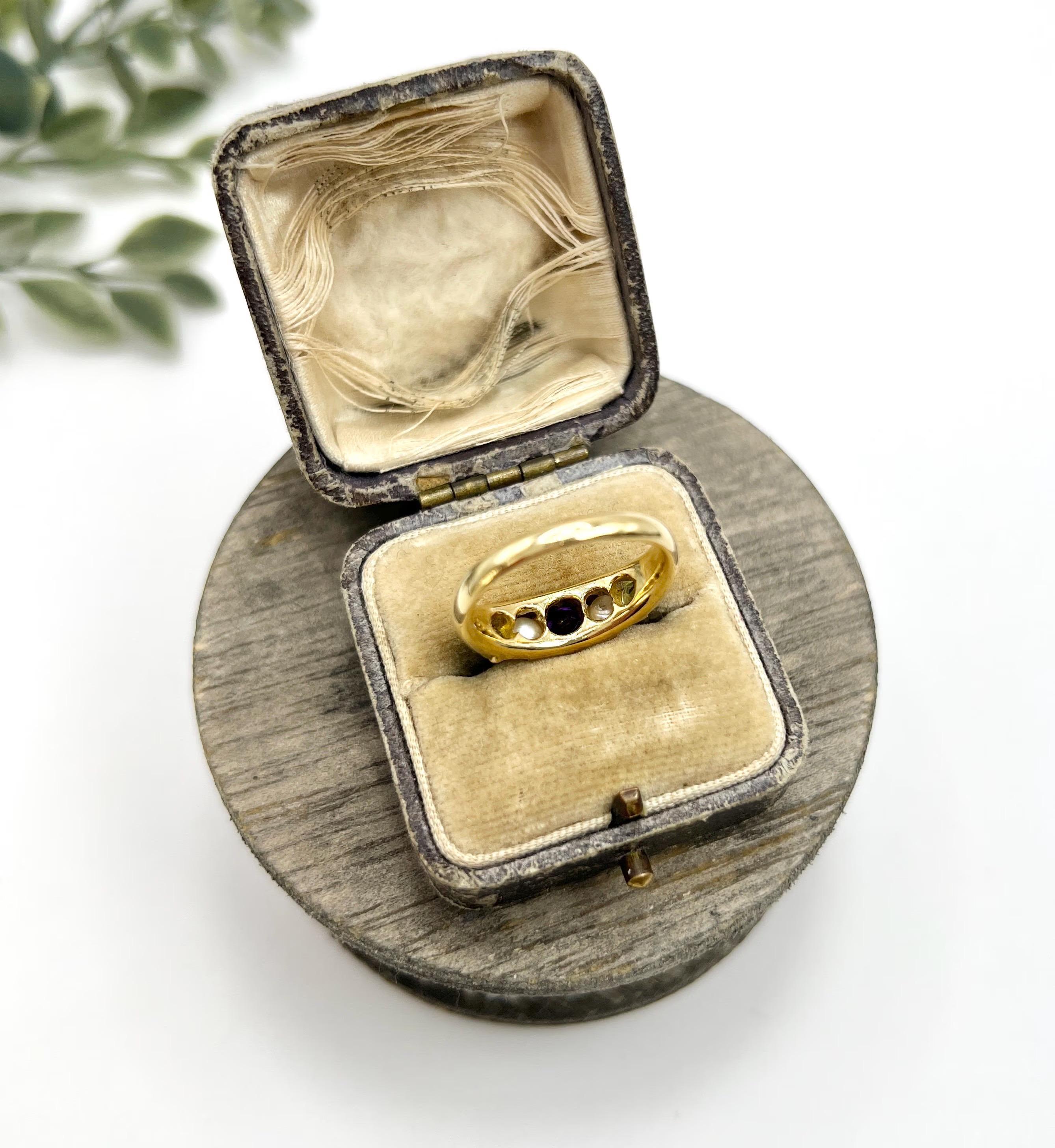 Antique 18ct Gold Edwardian Five Stone Amethyst Peridot & Pearl Suffragette Ring For Sale 3