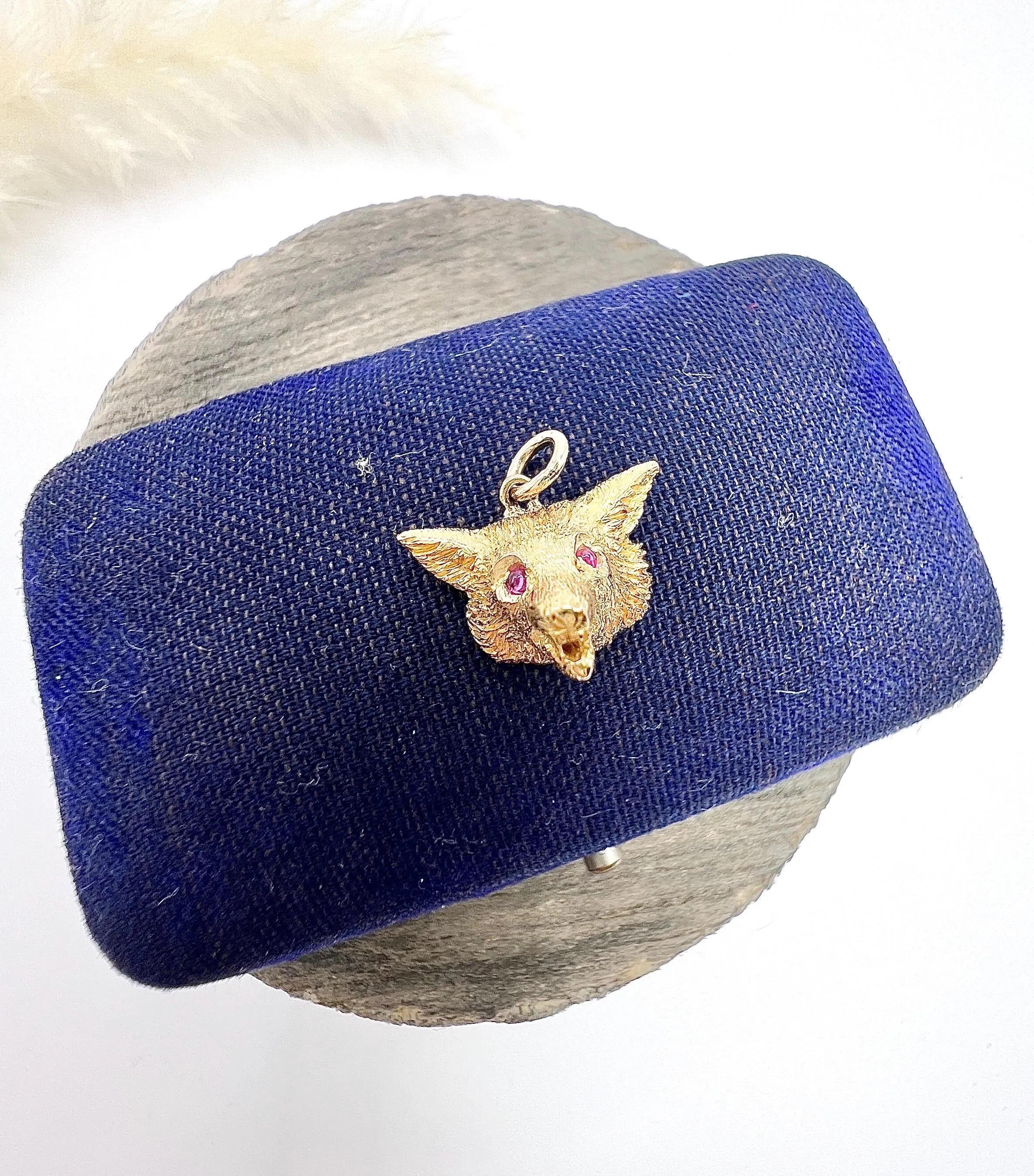 Antiguo colgante de oro de 18 ct con cabeza de zorro eduardiano y ojos de rubí en cabujón Eduardiano en venta