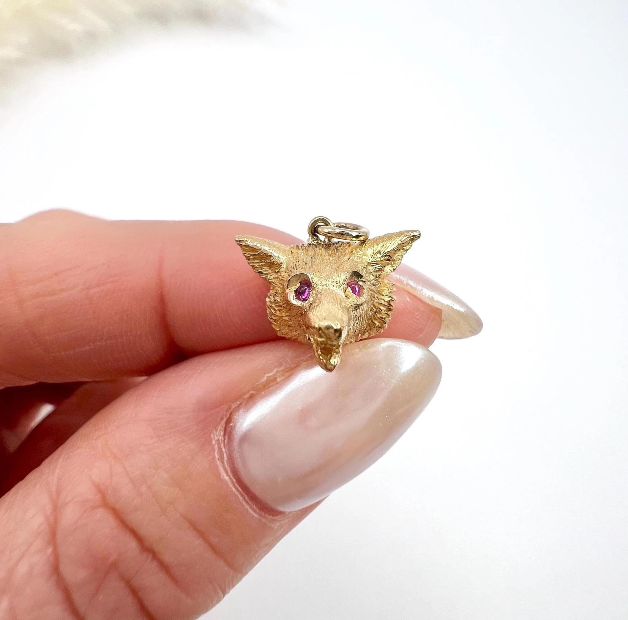 Antiguo colgante de oro de 18 ct con cabeza de zorro eduardiano y ojos de rubí en cabujón en Bueno estado para la venta en Brighton, GB