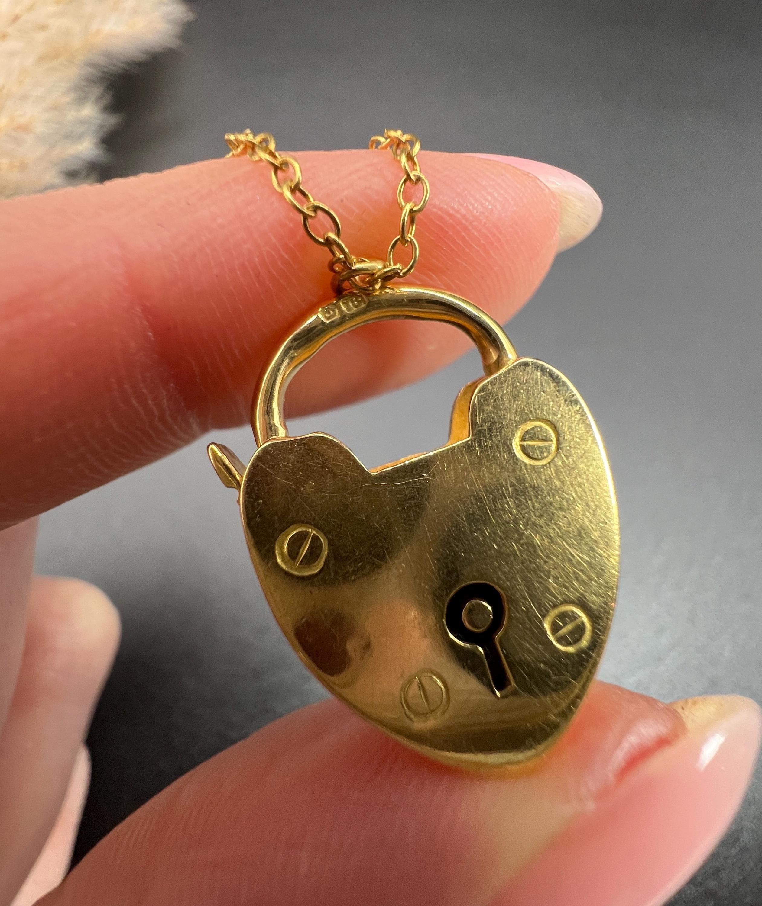 Women's or Men's Antique 18ct Gold Edwardian Heart Padlock Pendant Bracelet Clasp Hallmarked 1908 For Sale