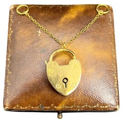 Antiguo 18ct Oro Edwardian Corazón Candado Colgante Pulsera Cierre Hallmarked 1908