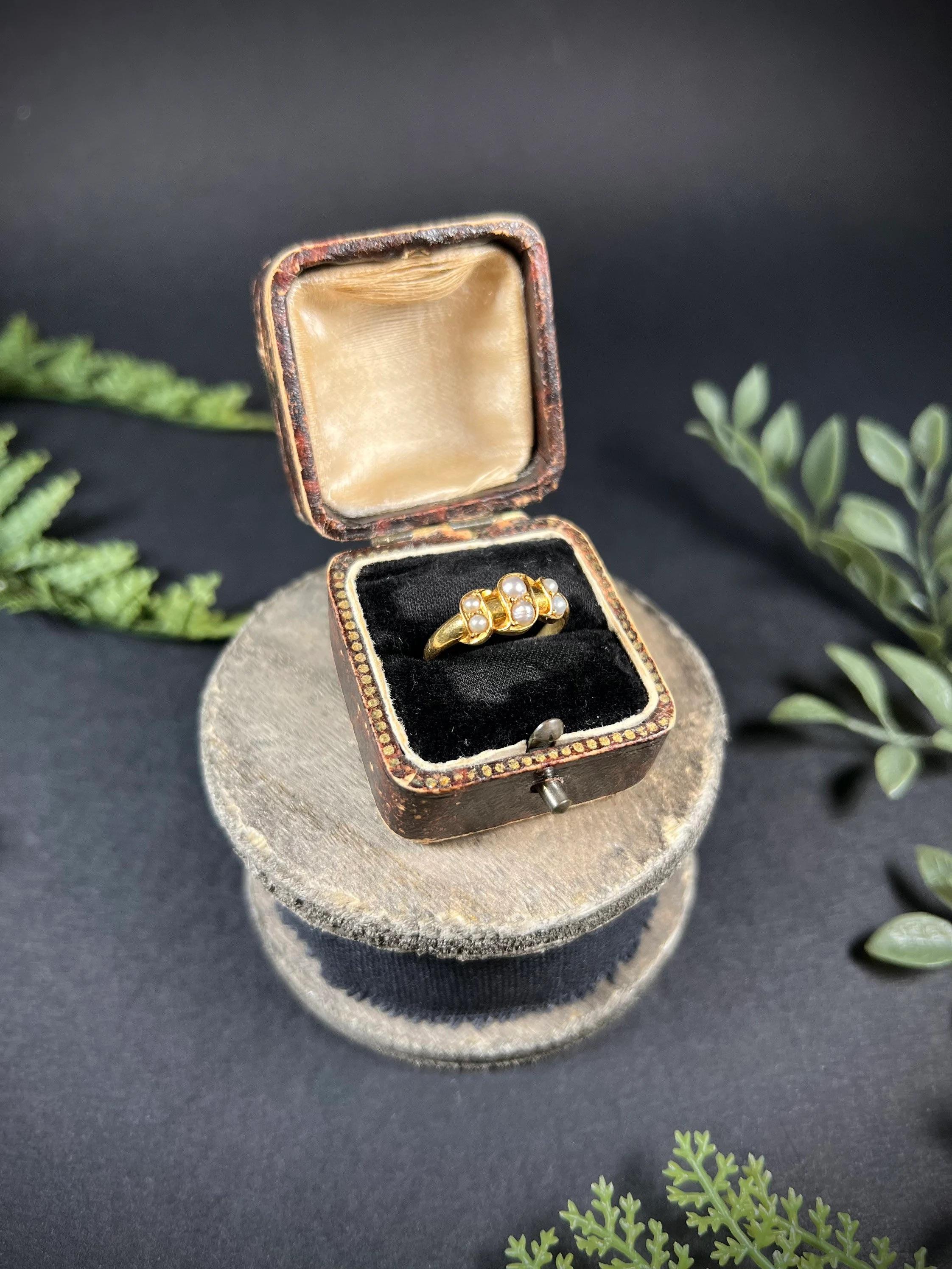 Antique 18ct Gold Edwardian Pearl Ring For Sale 1