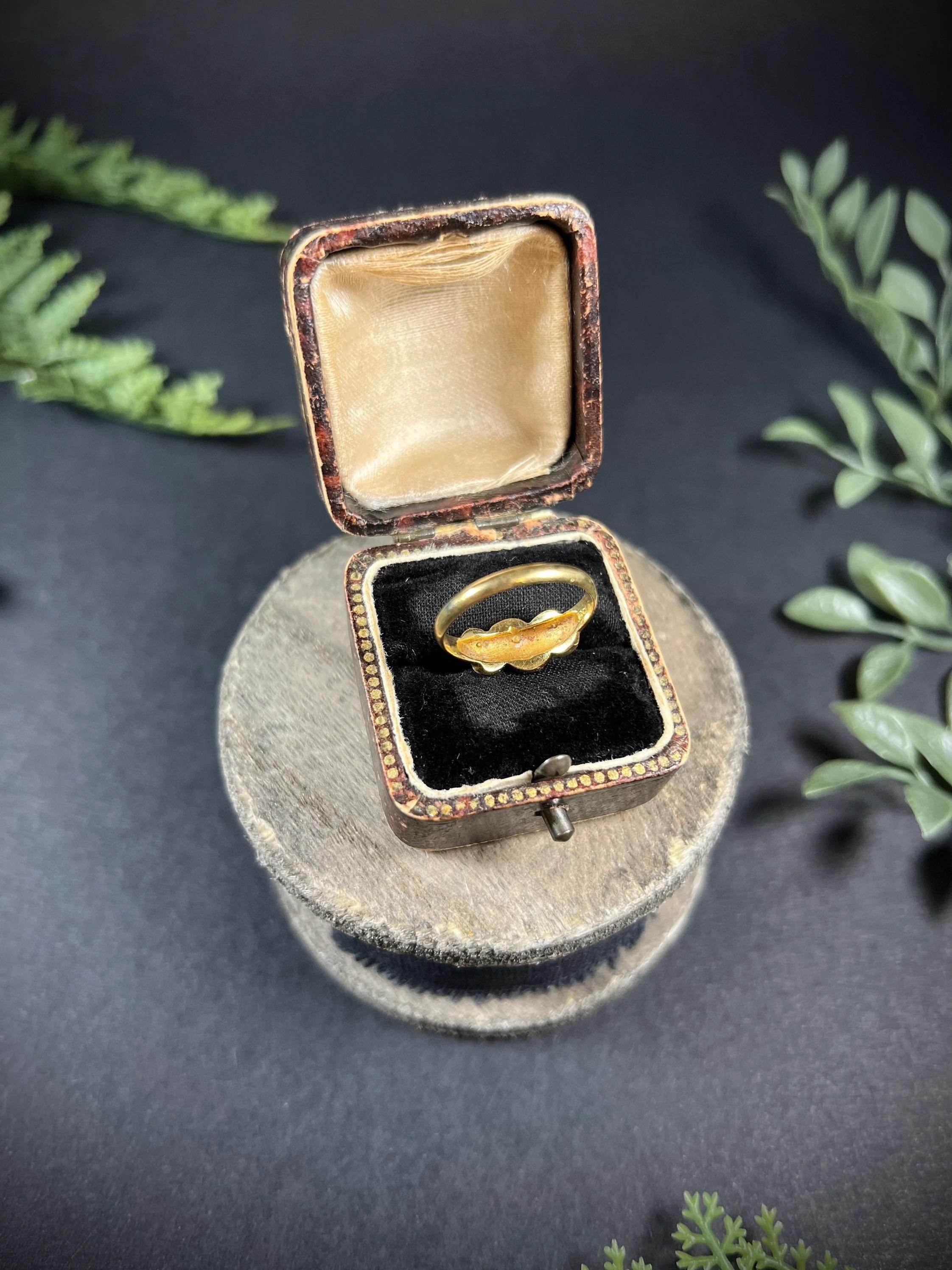 Antique 18ct Gold Edwardian Pearl Ring For Sale 4