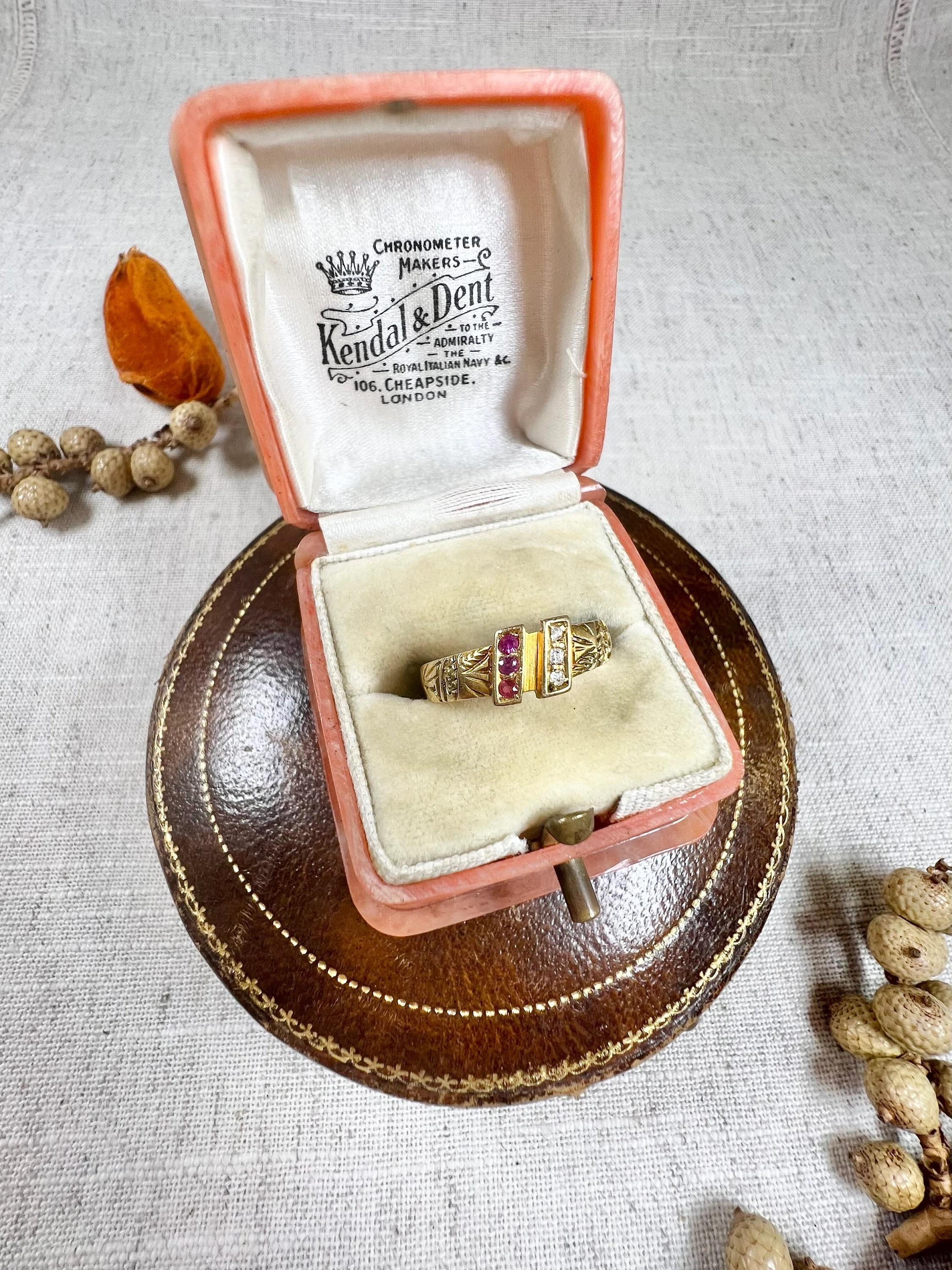 Antiker edwardianischer Ring aus 18 Karat Gold mit Rubin und Diamant im Angebot 5