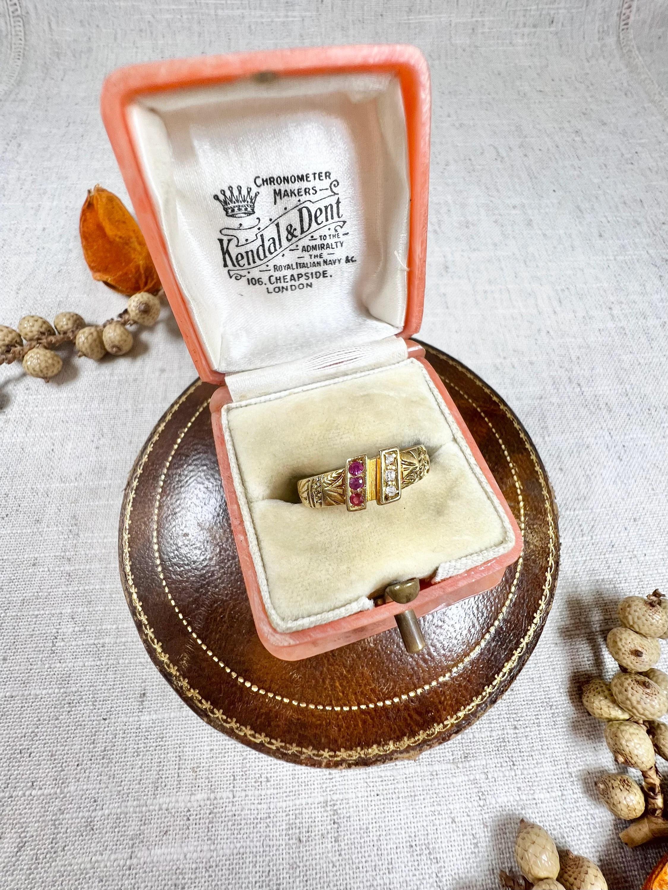 Antiker edwardianischer Ring aus 18 Karat Gold mit Rubin und Diamant für Damen oder Herren im Angebot