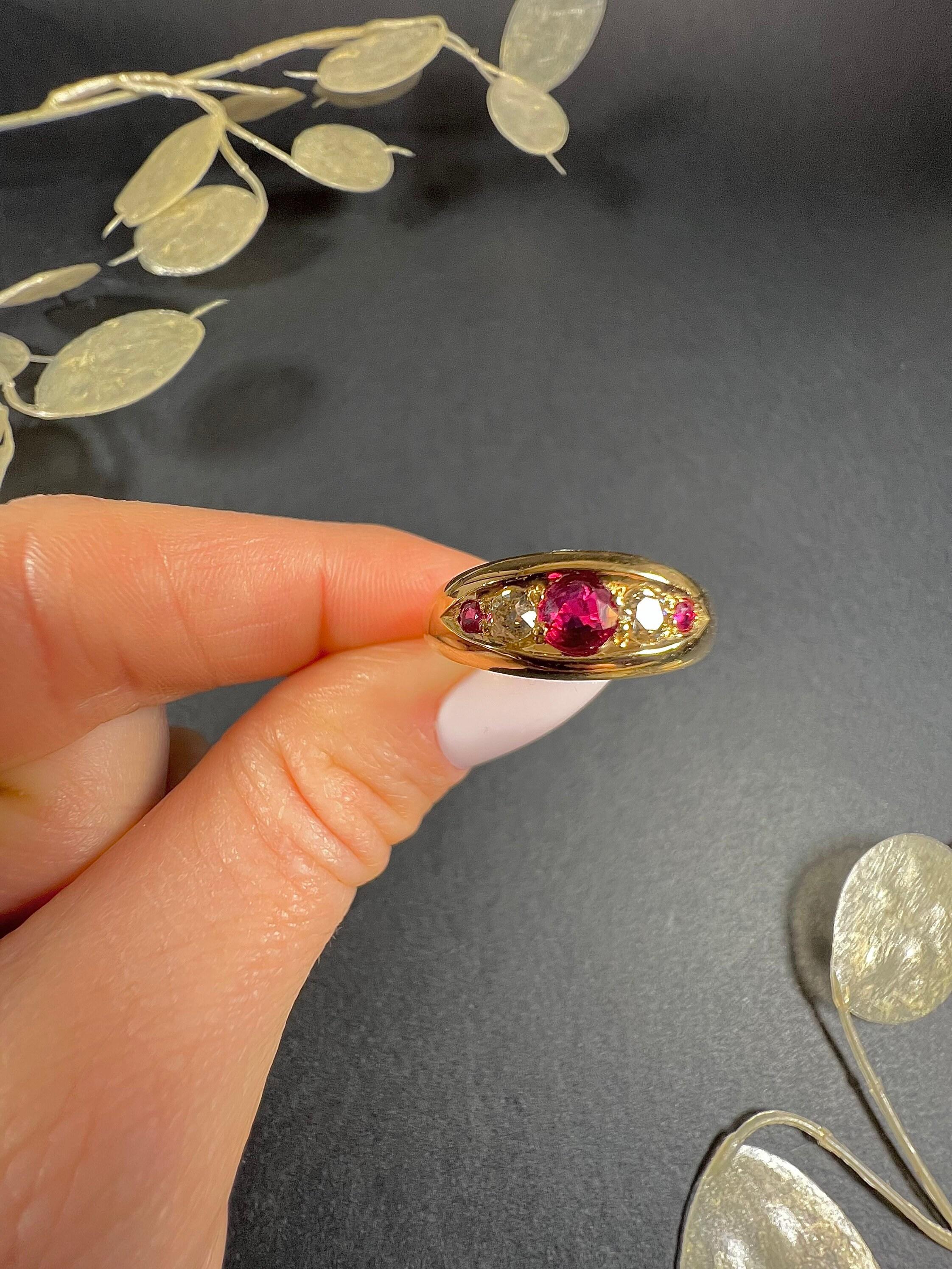 Antique 18ct Gold Edwardian Ruby & Diamond Boat Shaped Ring For Sale 2