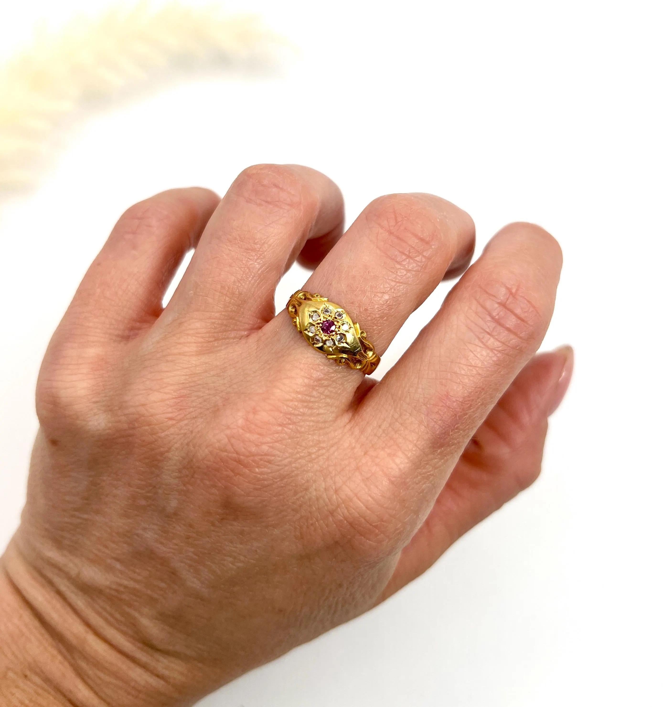 Antique 18ct Gold, Edwardian Ruby & Diamond Daisy Ring, Hallmarked Chester 1904 In Good Condition In Brighton, GB