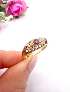 Bague ancienne en or 18 carats, de style édouardien, sertie de cinq rubis et diamants