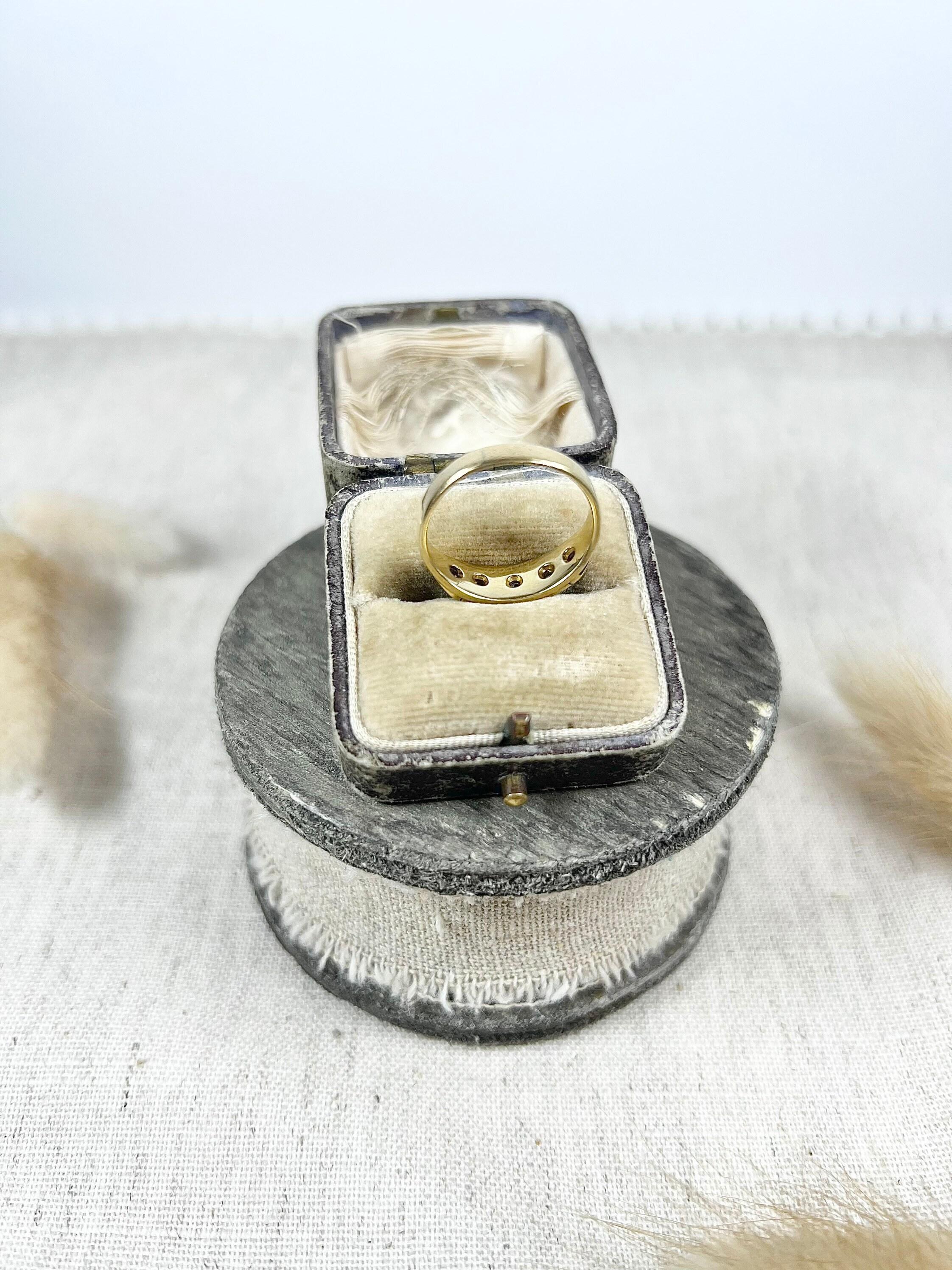 Antiker 18ct Gold Edwardian Rubin & Diamant Fünf Stein Ring im Angebot 3