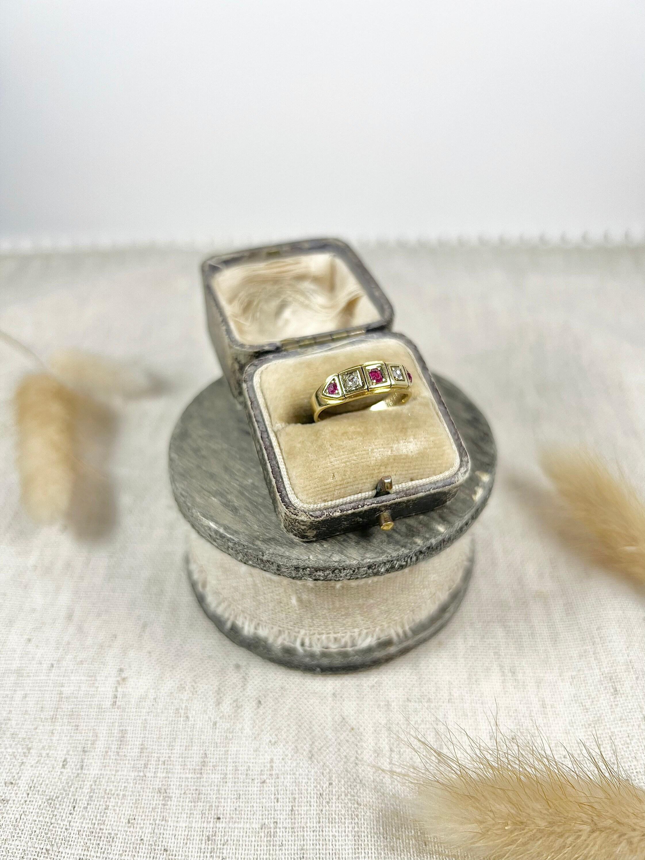 Antiker 18ct Gold Edwardian Rubin & Diamant Fünf Stein Ring im Angebot 4