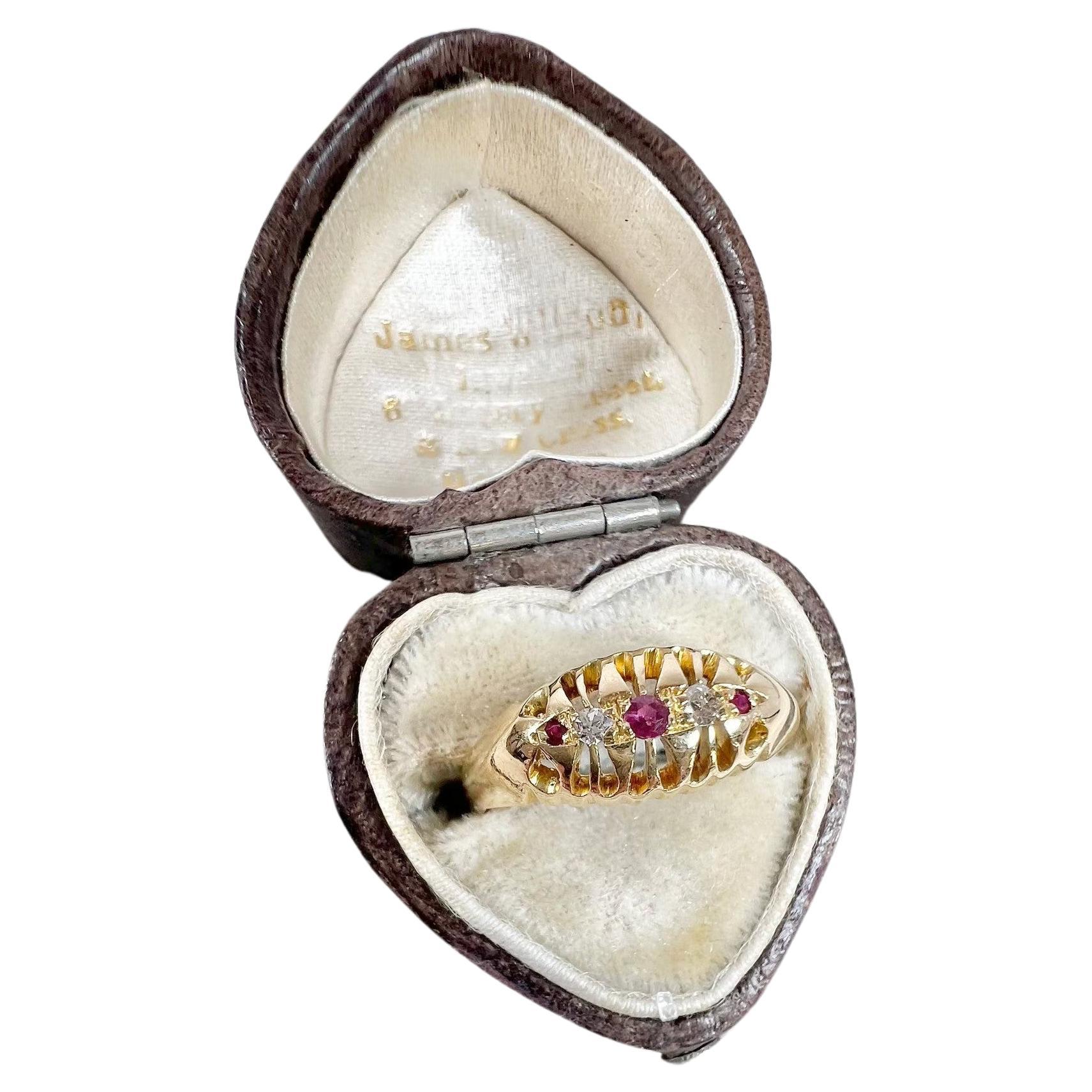 Antiker 18ct Gold Edwardian Rubin & Diamant Fünf Stein Ring im Angebot