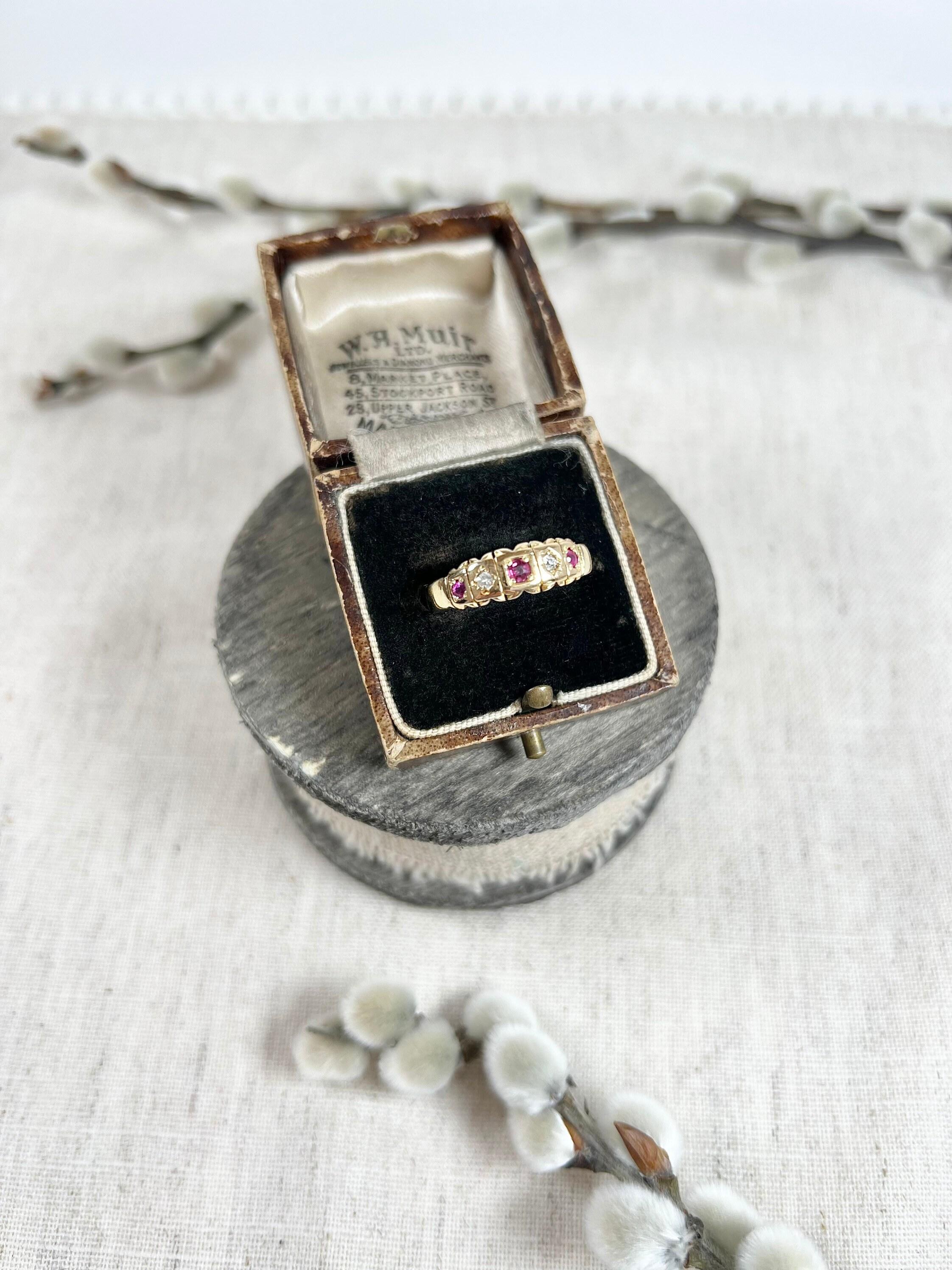 Antiker edwardianischer Ring aus 18 Karat Gold mit Rubin und Diamant (Edwardian) im Angebot