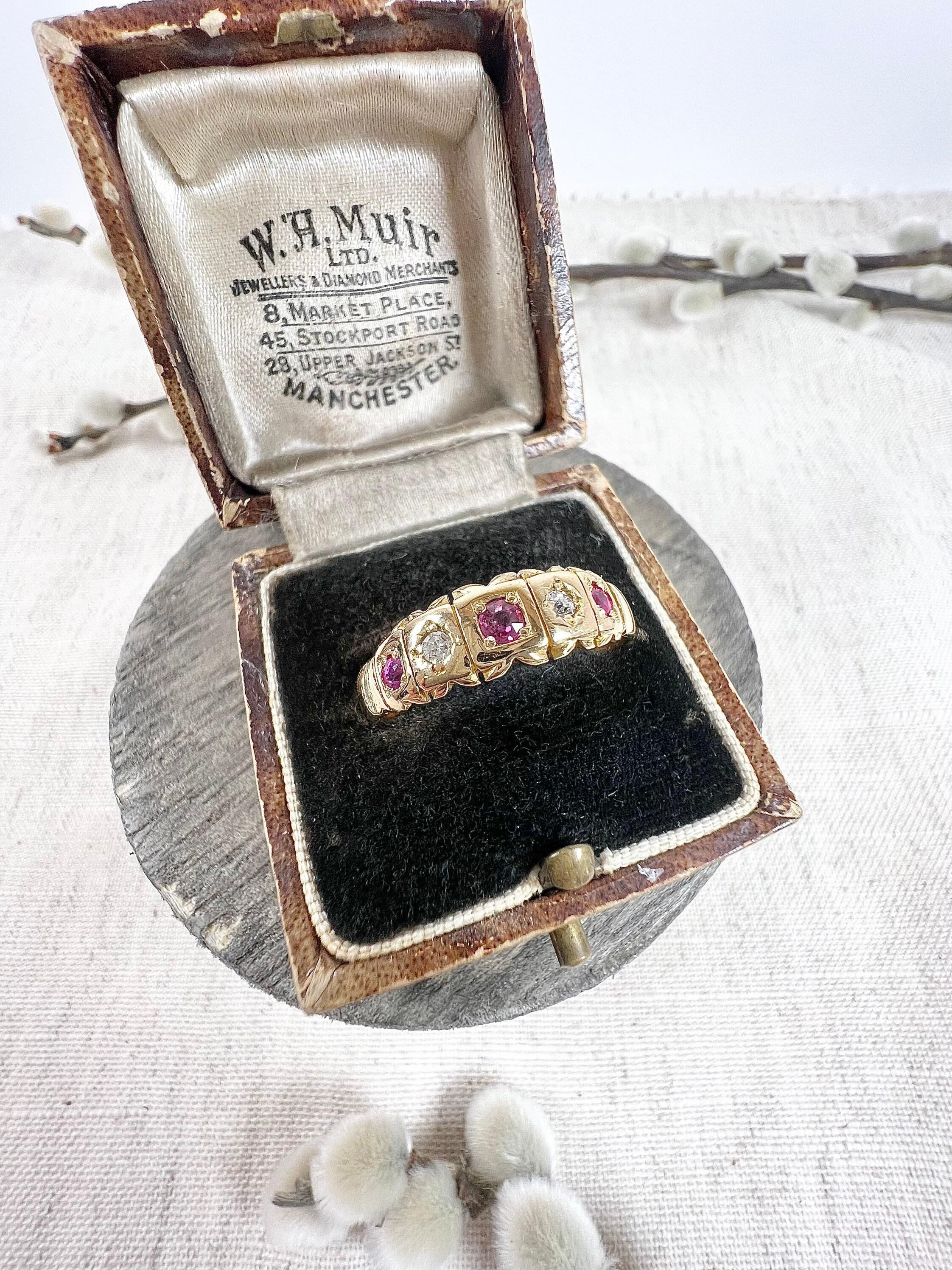 Antiker edwardianischer Ring aus 18 Karat Gold mit Rubin und Diamant im Angebot 3