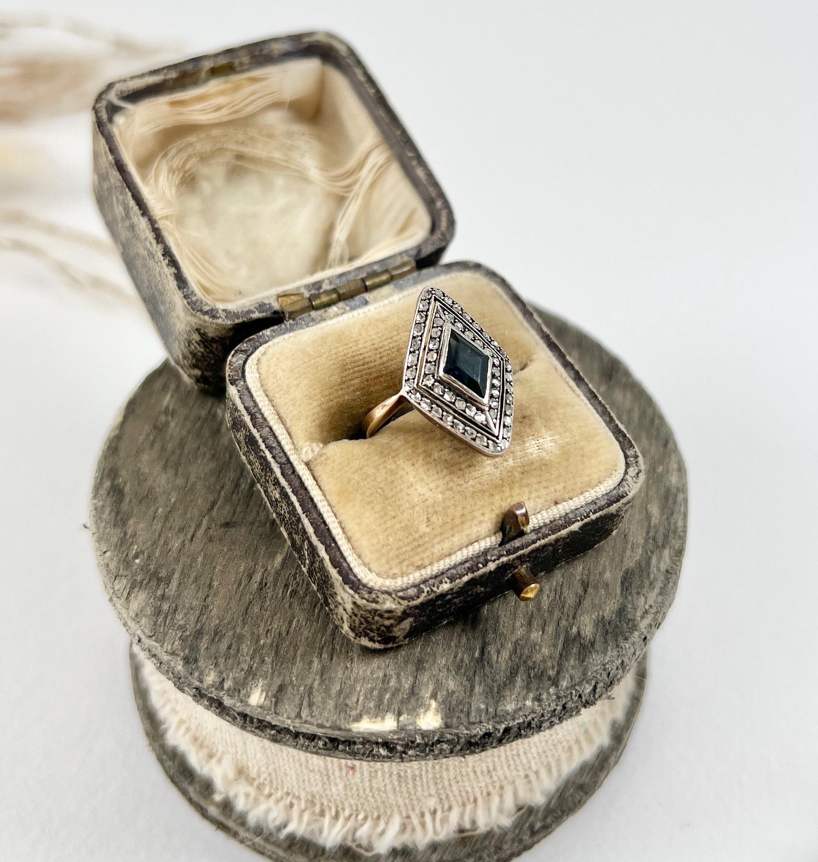 Women's or Men's Antique 18ct Gold, Edwardian Sapphire & Diamond Marquise/Navette Ring For Sale