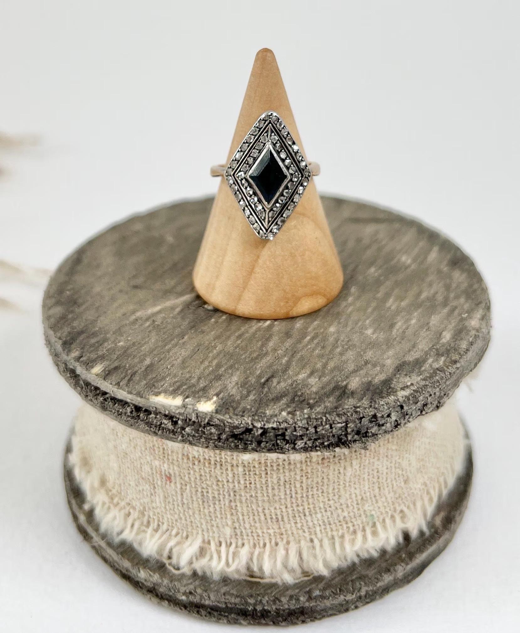 Antique 18ct Gold, Edwardian Sapphire & Diamond Marquise/Navette Ring For Sale 4