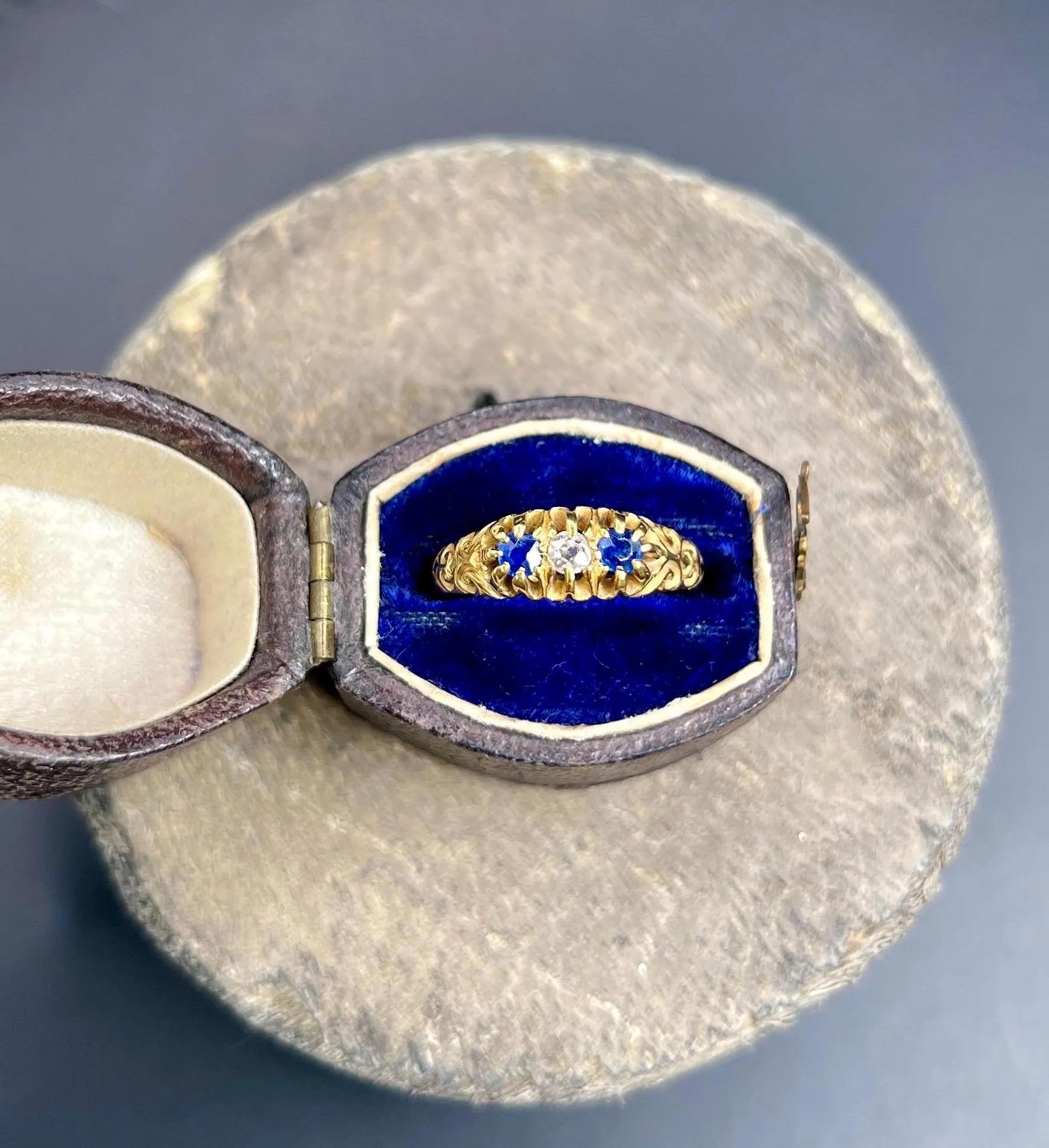 Women's or Men's Antique 18ct Gold Edwardian Sapphire & Diamond Ring Hallmarked Birmingham 1906 For Sale